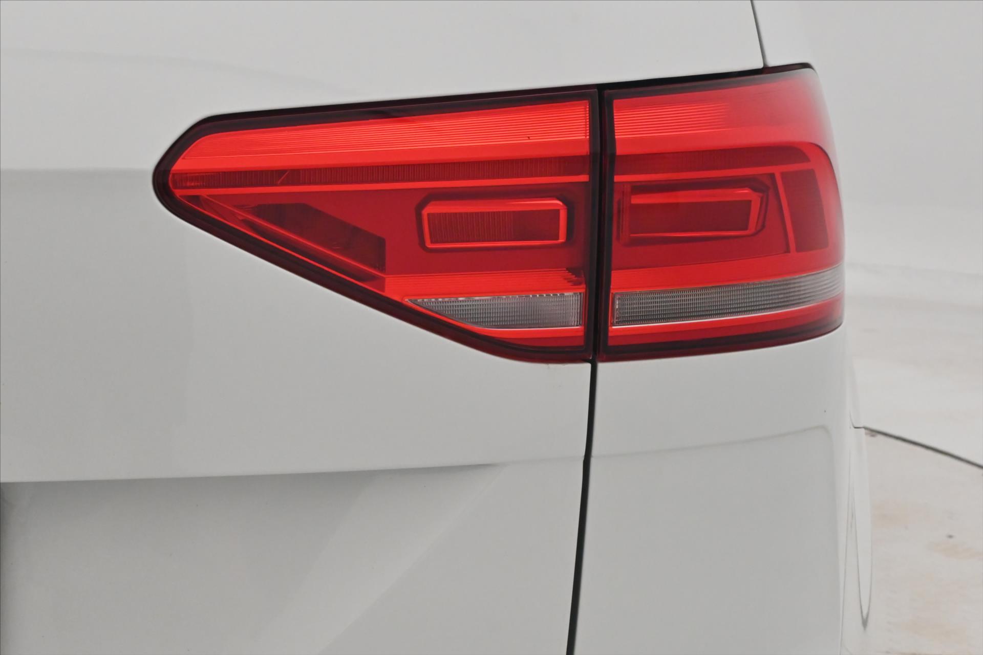 Hlavní fotografie vozu Volkswagen Touran 2,0 TDI 110 kW TAŽNÉ LED Záruka až 5 let (31)