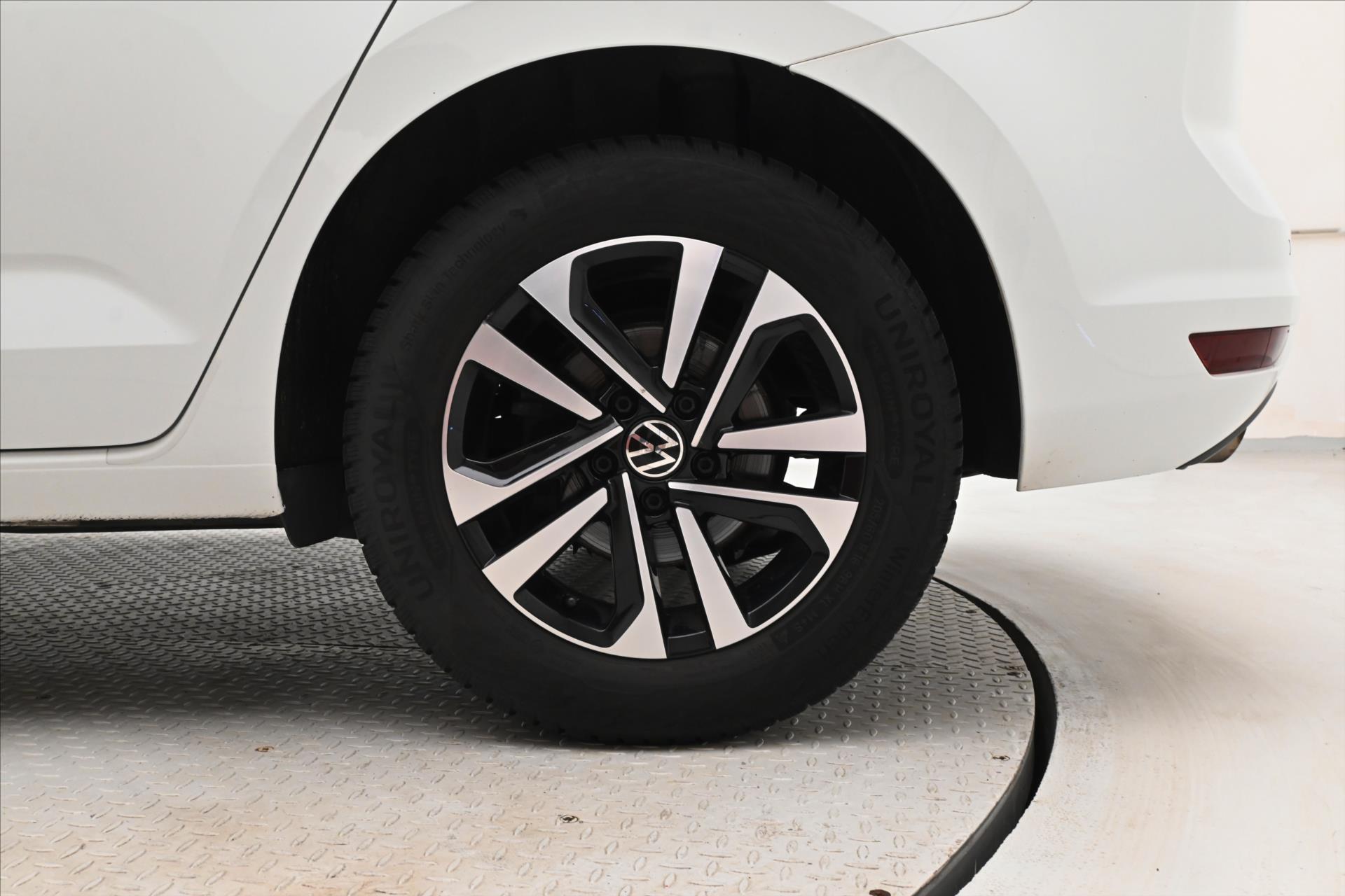 Hlavní fotografie vozu Volkswagen Touran 2,0 TDI 110 kW TAŽNÉ LED Záruka až 5 let (32)