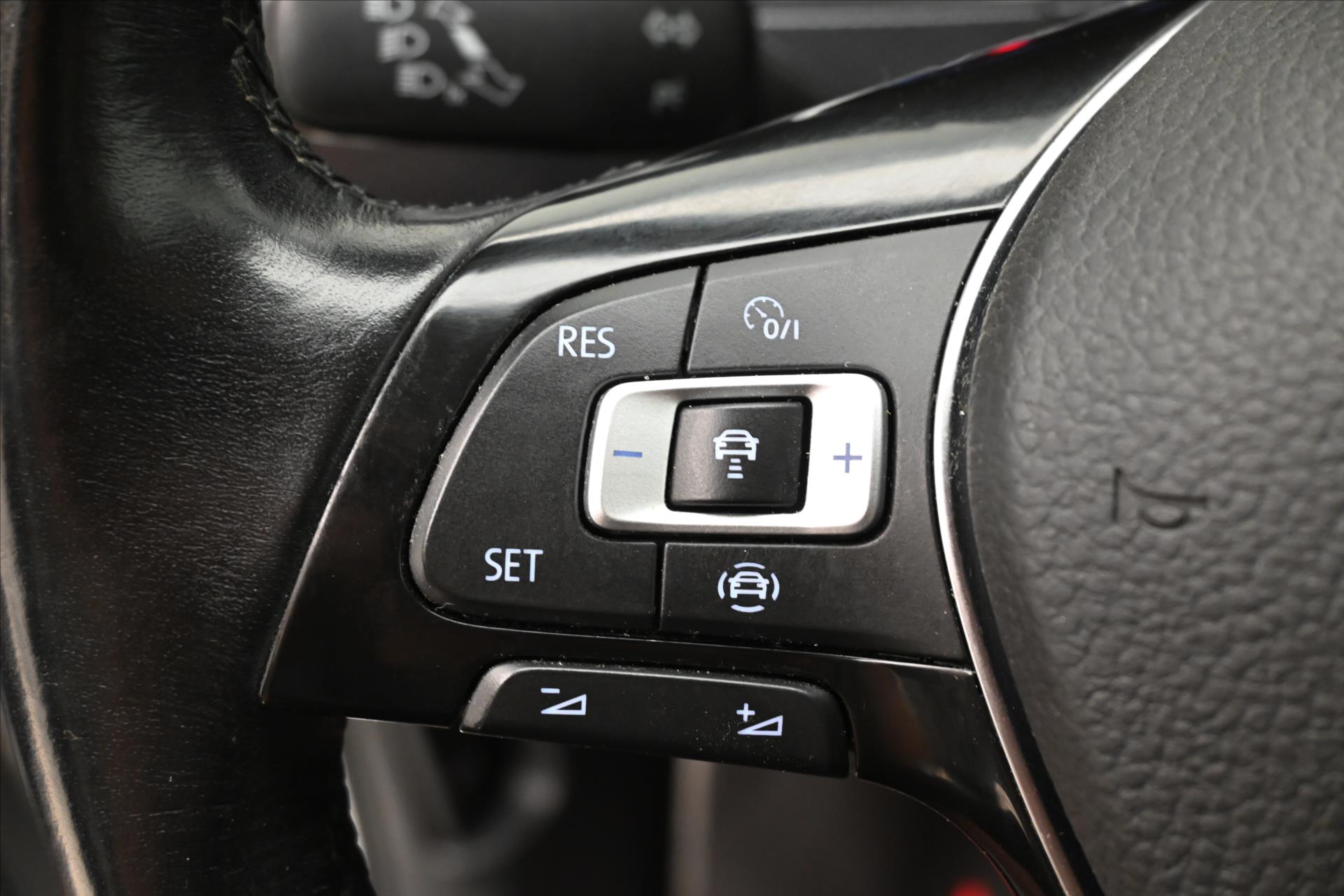 Hlavní fotografie vozu Volkswagen Touran 2,0 TDI 110 KW TAŽNÉ LED Záruka až 5 let (23)