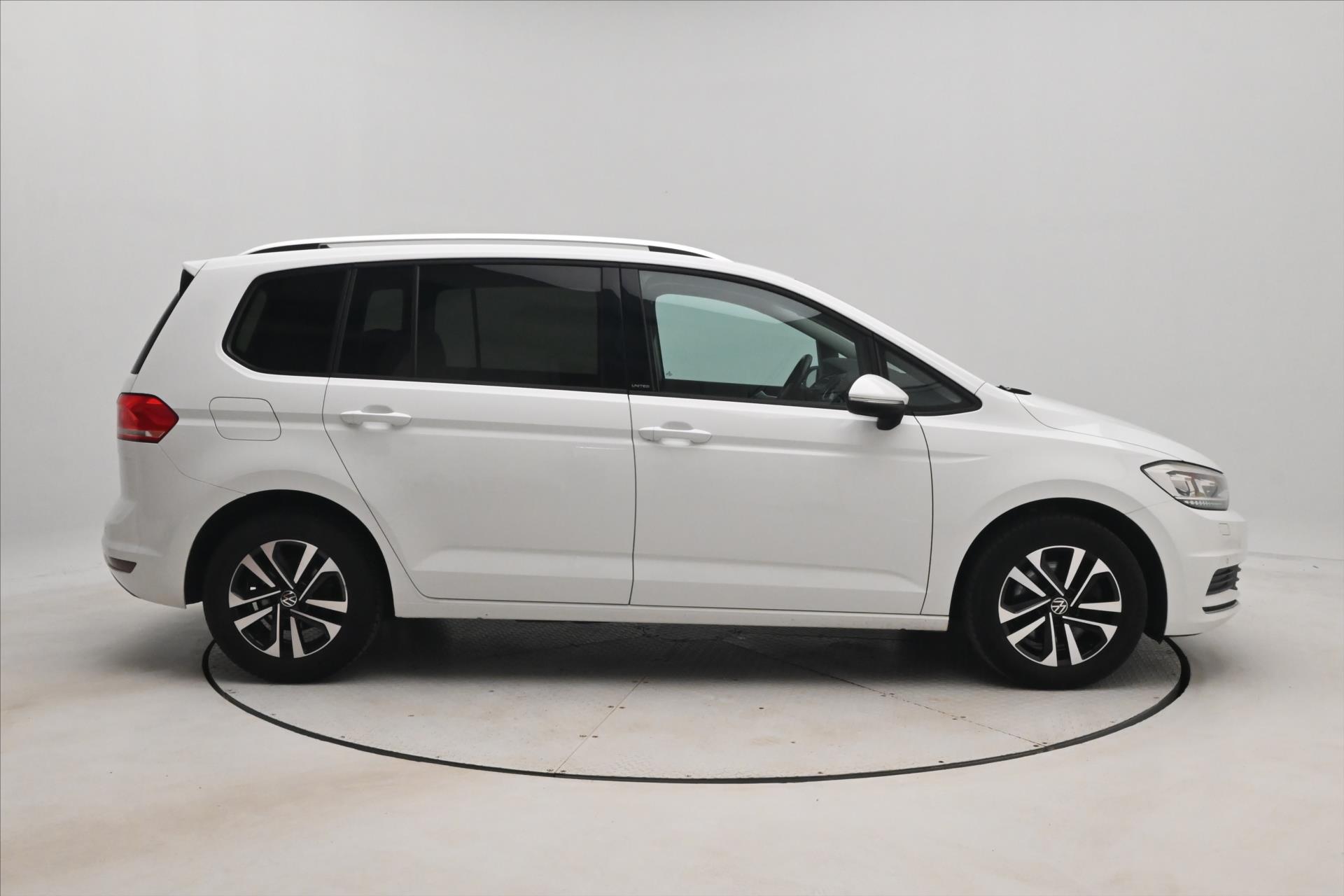 Hlavní fotografie vozu Volkswagen Touran 2,0 TDI 110 kW TAŽNÉ LED Záruka až 5 let (5)