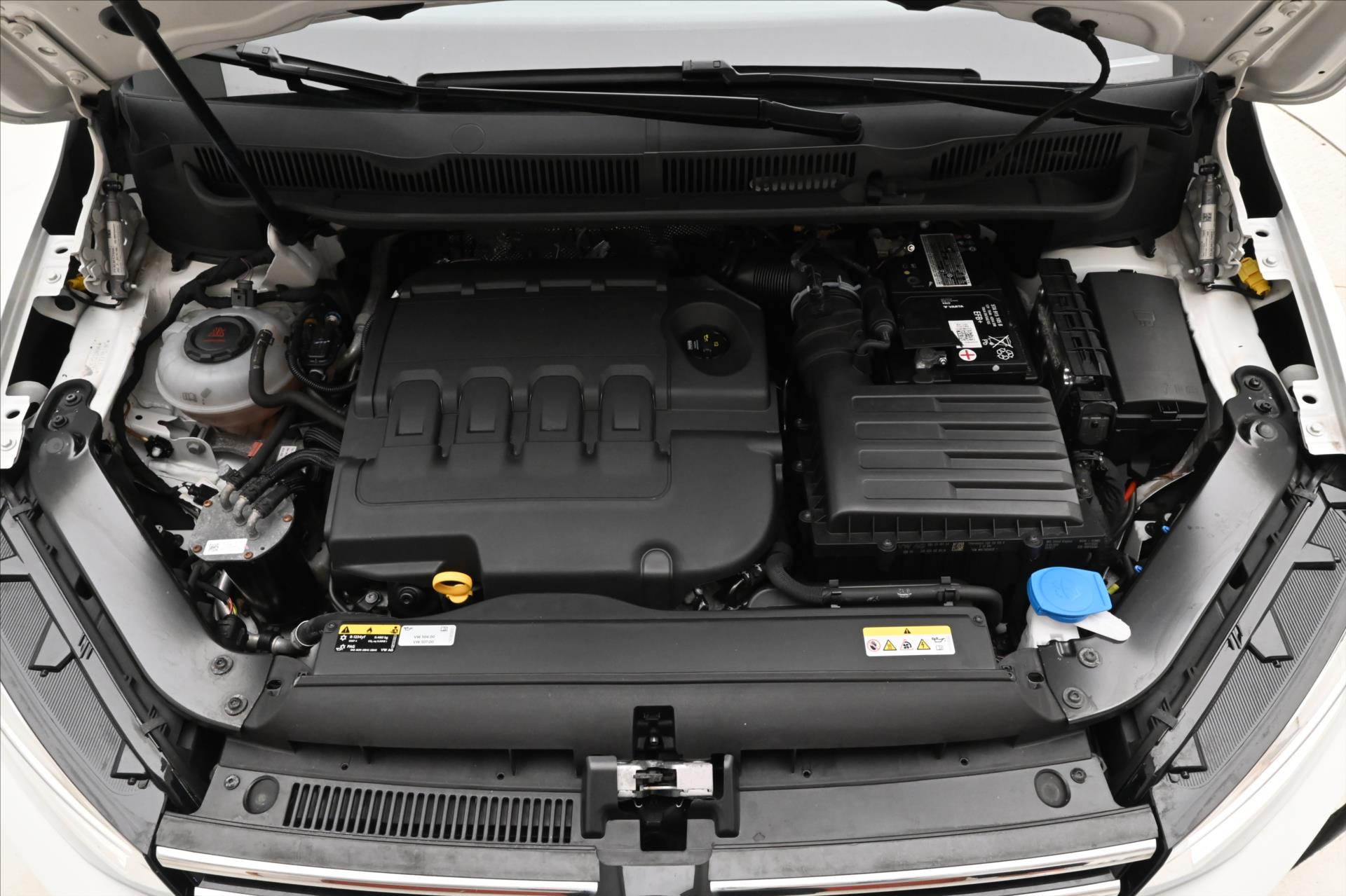 Hlavní fotografie vozu Volkswagen Touran 2,0 TDI 110 kW TAŽNÉ LED Záruka až 5 let (10)