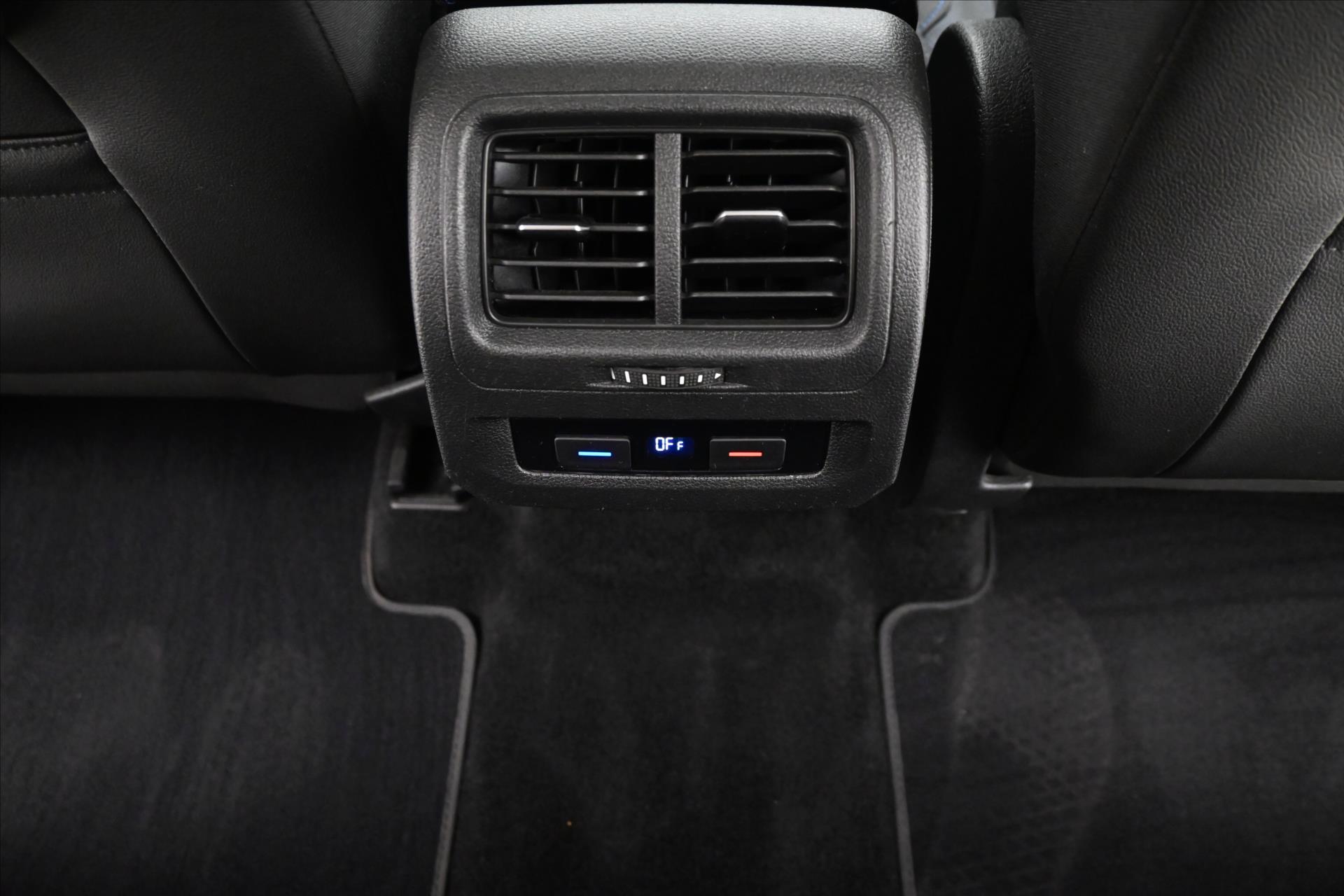 Hlavní fotografie vozu Volkswagen Touran 2,0 TDI 110kWTAŽNÉ LED Záruka až 5 let (22)