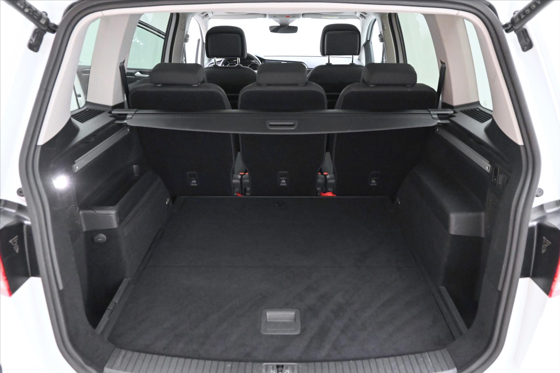 Hlavní fotografie vozu Volkswagen Touran 2,0 TDI 110 kW DSG COMFORT Záruka až 5 let (11)