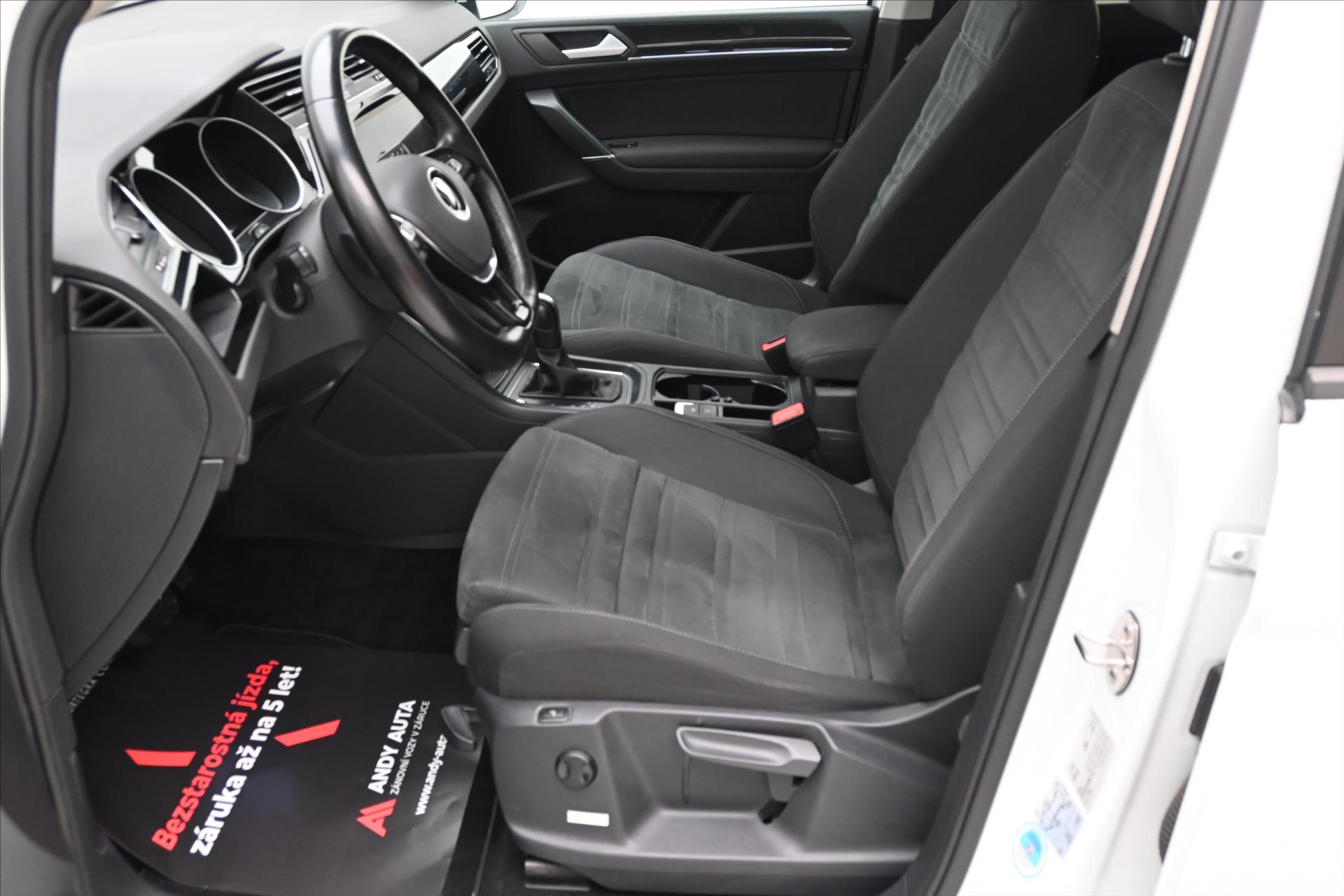Hlavní fotografie vozu Volkswagen Touran 2,0 TDI 110 kW DSG COMFORT Záruka až 5 let (14)