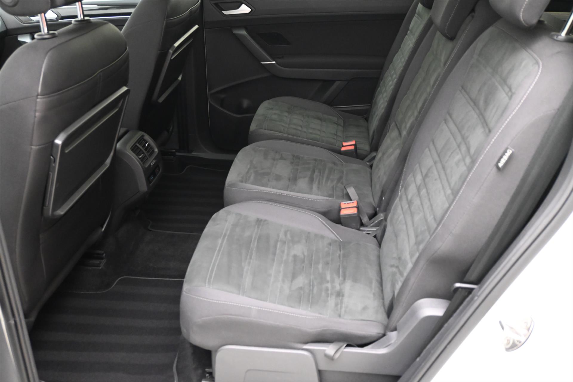 Hlavní fotografie vozu Volkswagen Touran 2,0 TDI 110 kW DSG COMFORT Záruka až 5 let (15)