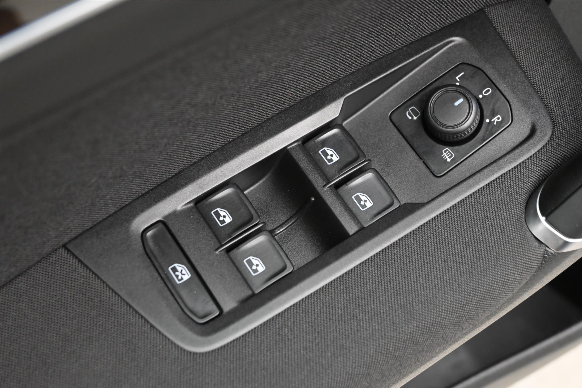 Hlavní fotografie vozu Volkswagen Touran 2,0 TDI 110 kW DSG COMFORT Záruka až 5 let (27)