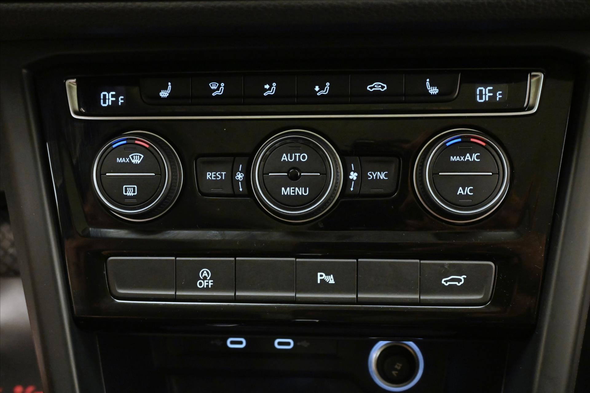 Hlavní fotografie vozu Volkswagen Touran 2,0 TDI 110kW DSG COMFORT Záruka až 5 let (21)