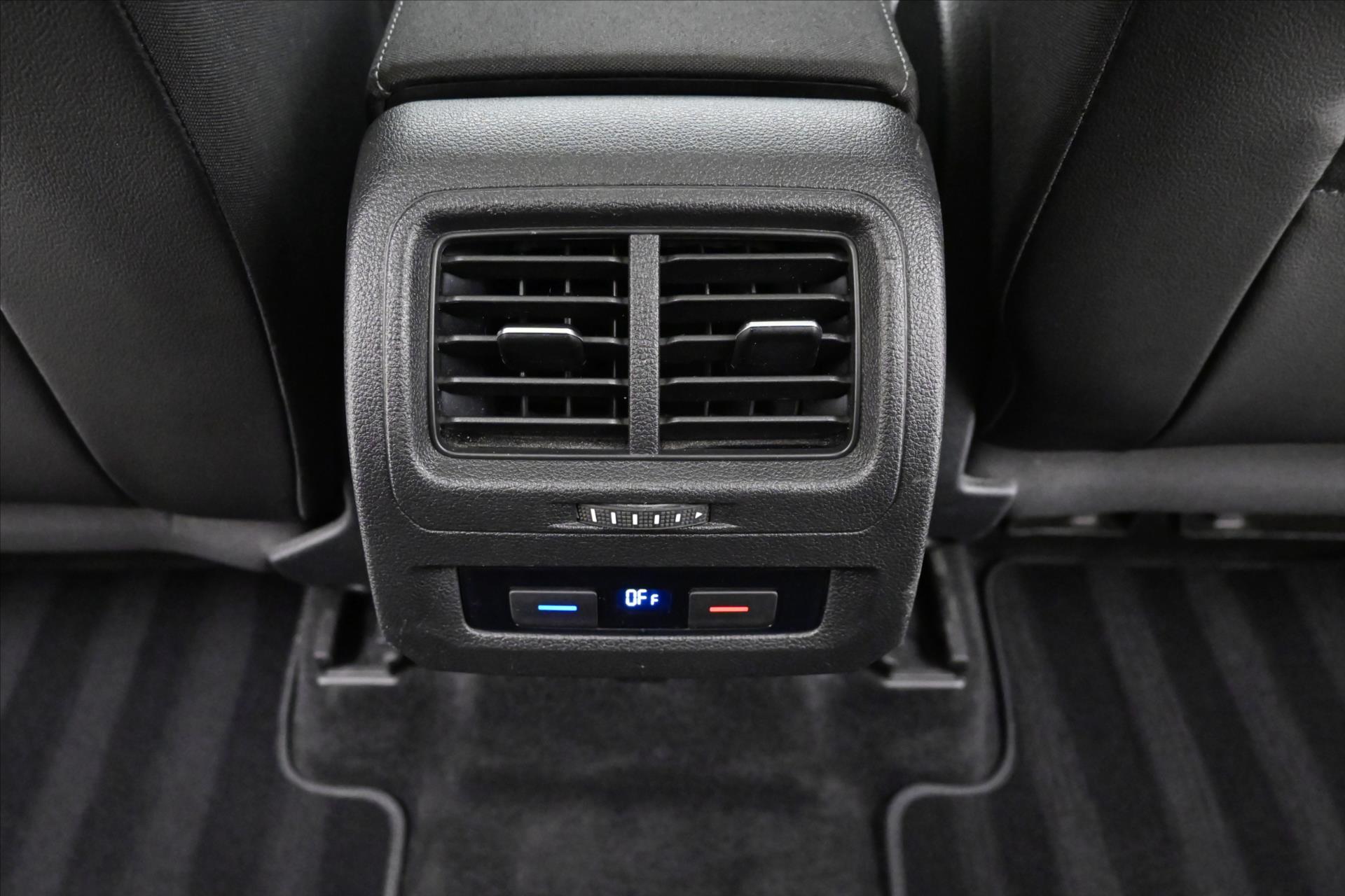 Hlavní fotografie vozu Volkswagen Touran 2,0 TDI 110kW DSG COMFORT Záruka až 5 let (22)