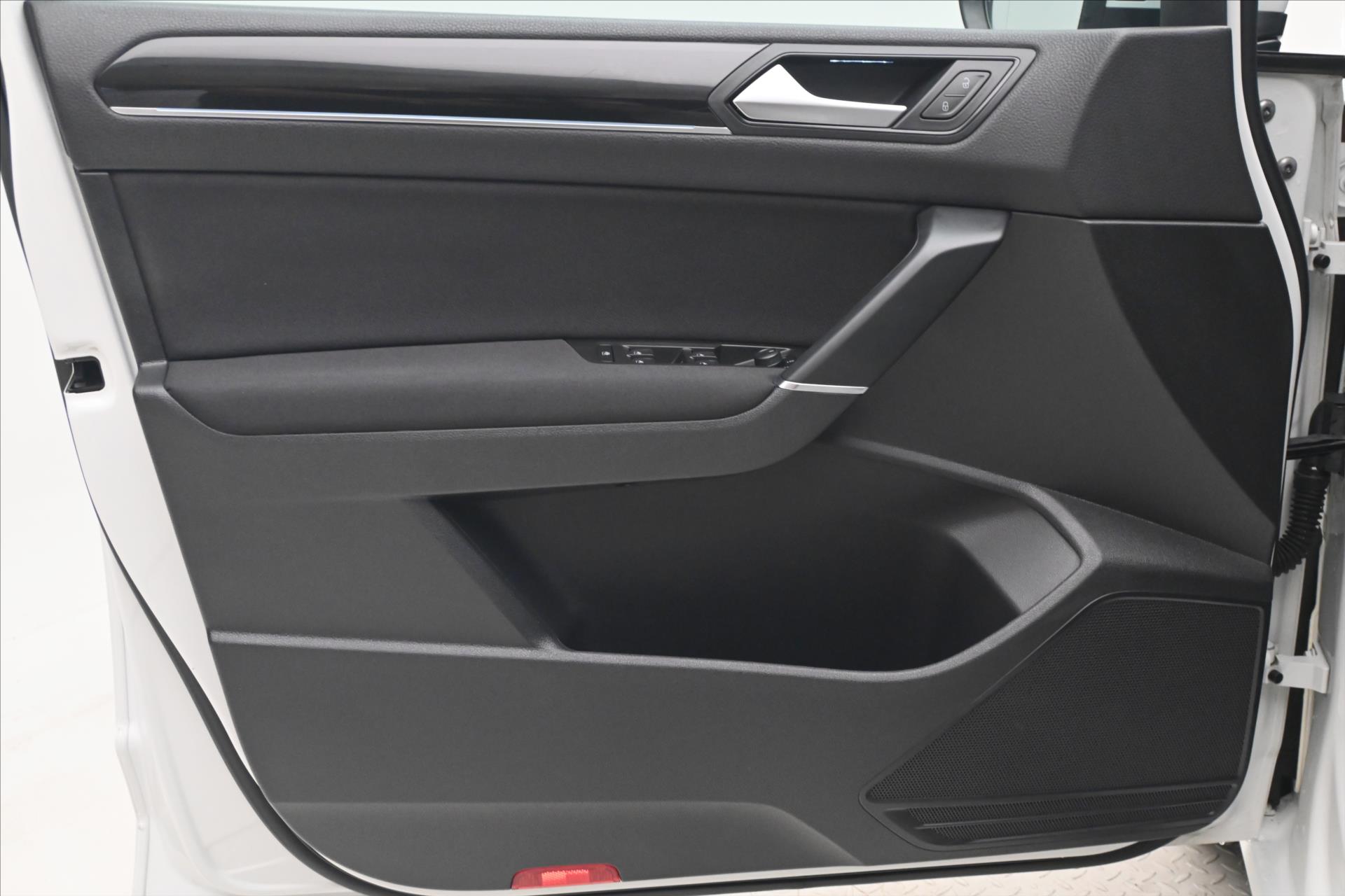 Hlavní fotografie vozu Volkswagen Touran 2,0 TDI 110kW DSG COMFORT Záruka až 5 let (25)