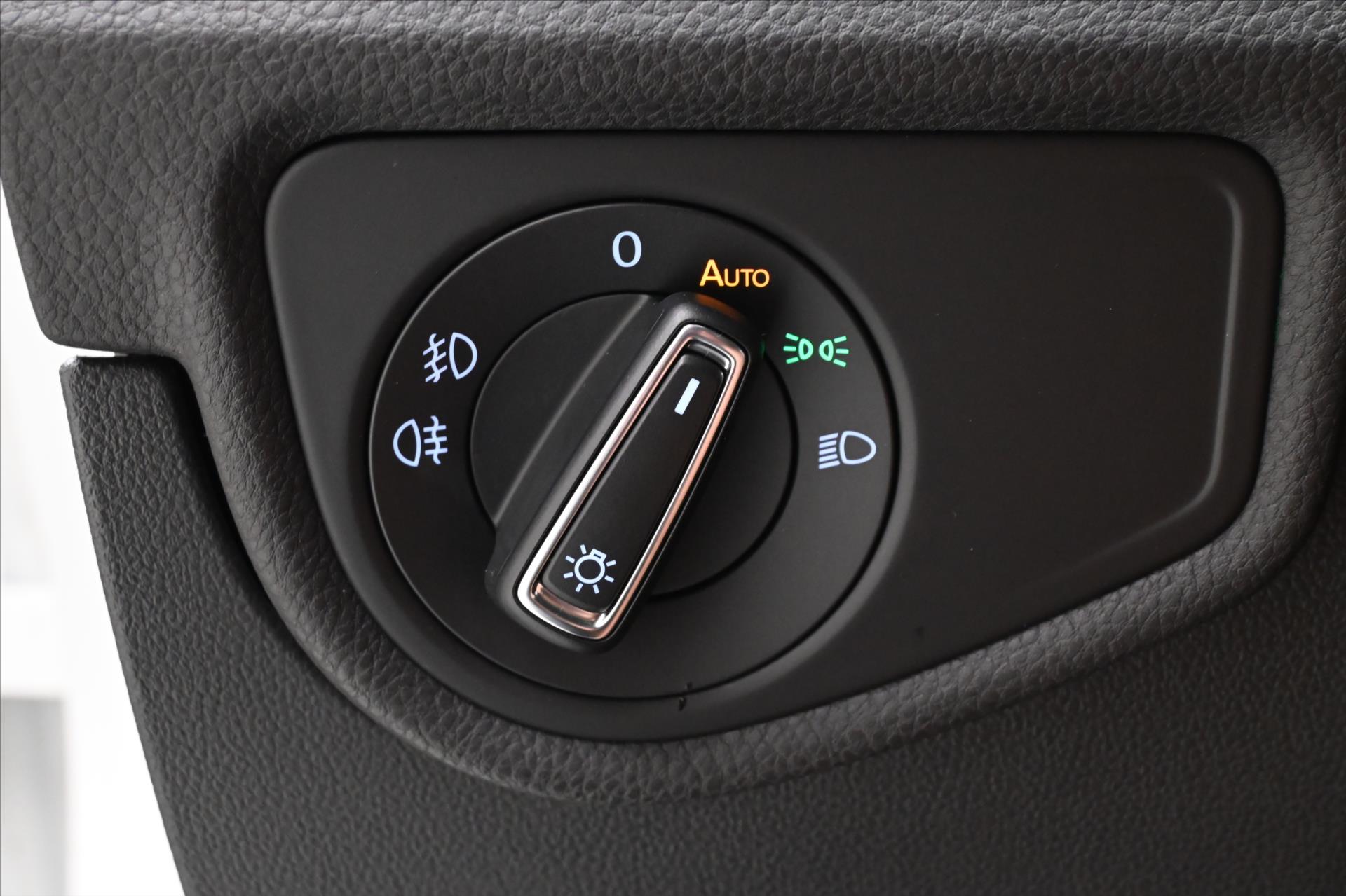 Hlavní fotografie vozu Volkswagen Touran 2,0 TDI 110kW DSG COMFORT Záruka až 5 let (27)