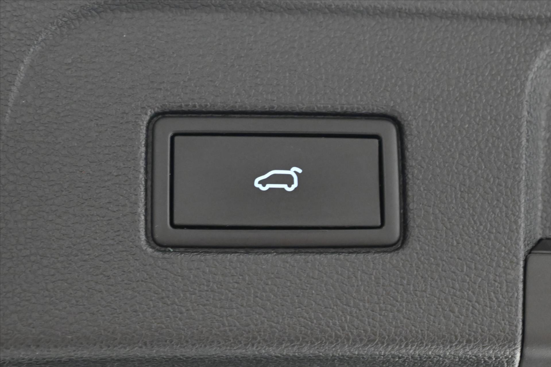 Hlavní fotografie vozu Volkswagen Touran 2,0 TDI 110kW DSG COMFORT Záruka až 5 let (28)