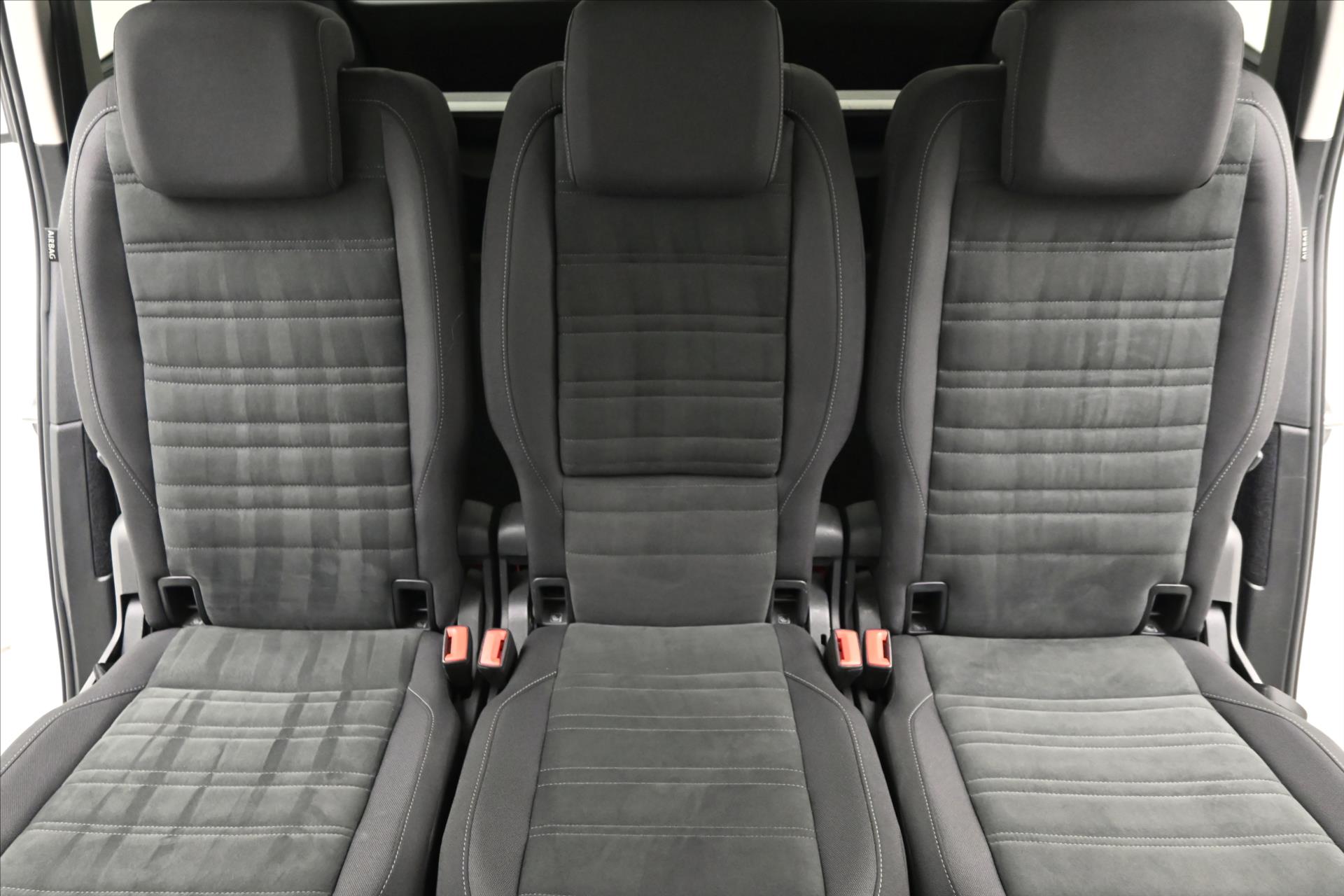 Hlavní fotografie vozu Volkswagen Touran 2,0 TDI 110kW DSG COMFORT Záruka až 5 let (29)