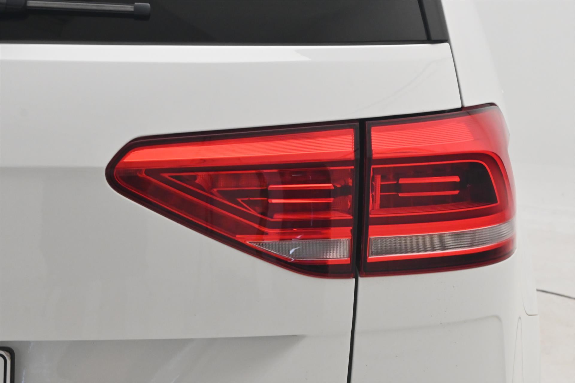 Hlavní fotografie vozu Volkswagen Touran 2,0 TDI 110kW DSG COMFORT Záruka až 5 let (32)