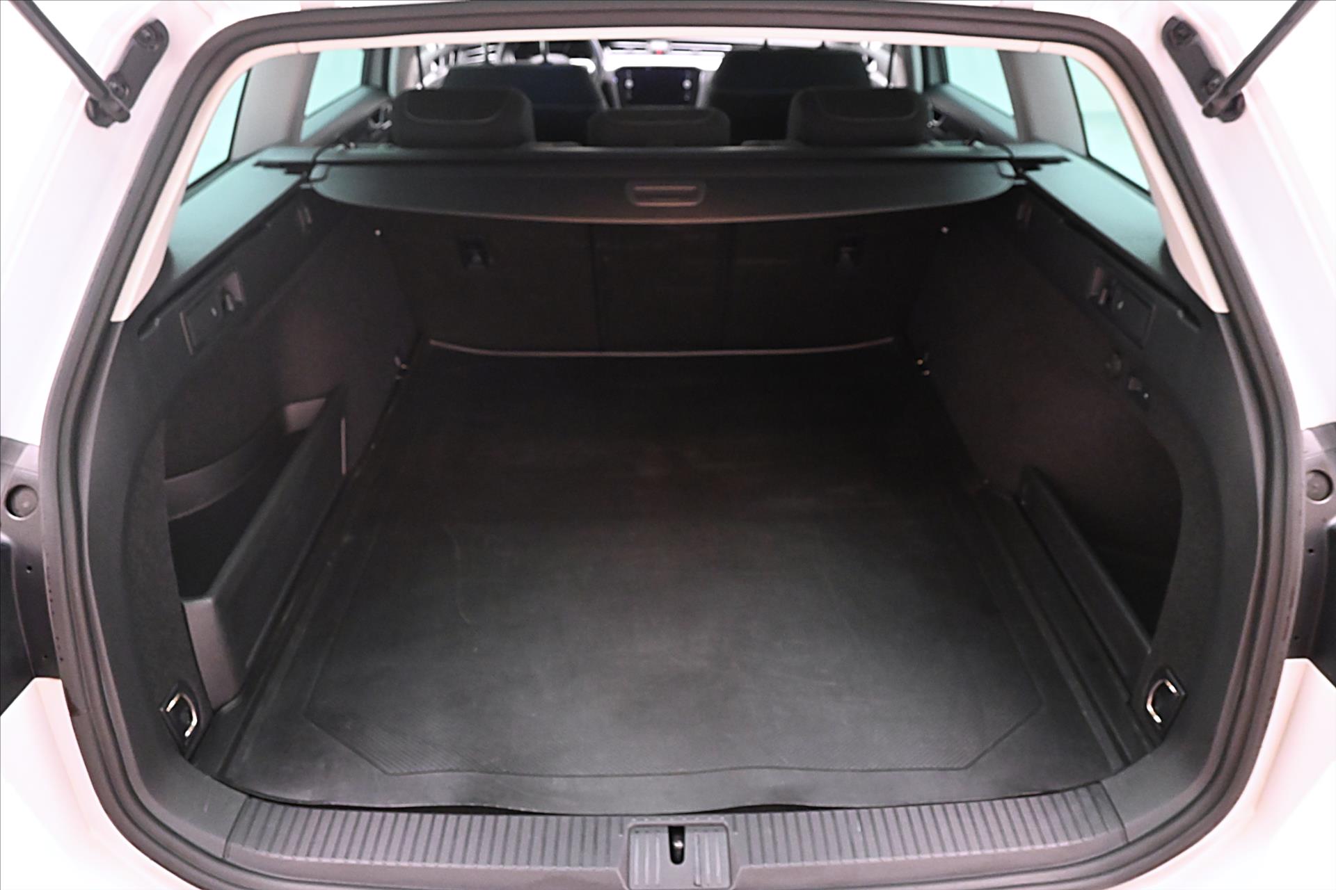 Hlavní fotografie vozu Volkswagen Passat 2,0 TDI 110 kW DSG Business Záruka až 5 let (10)