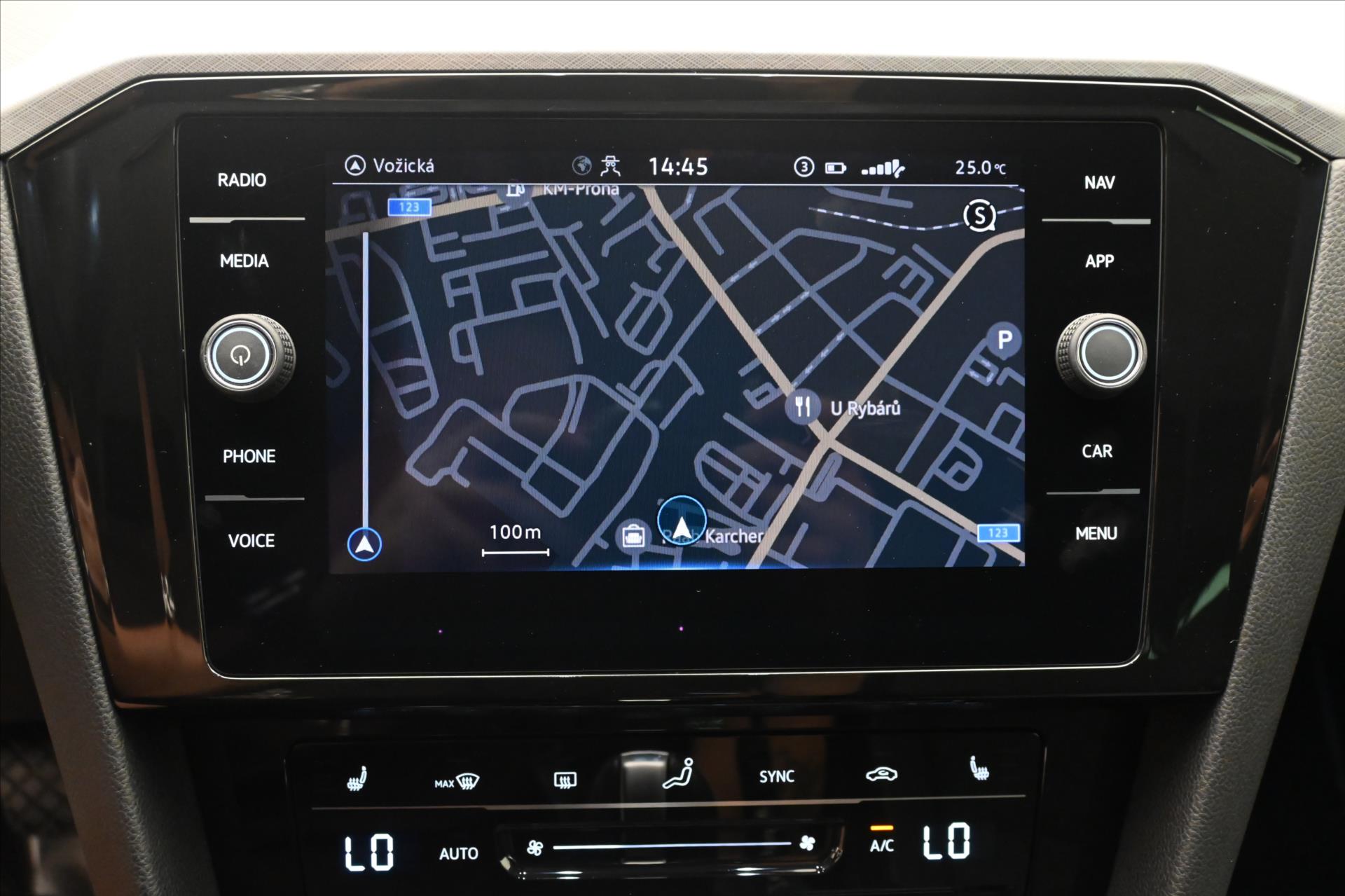 Hlavní fotografie vozu Volkswagen Passat 2,0 TDI 110 kW DSG Business Záruka až 5 let (19)