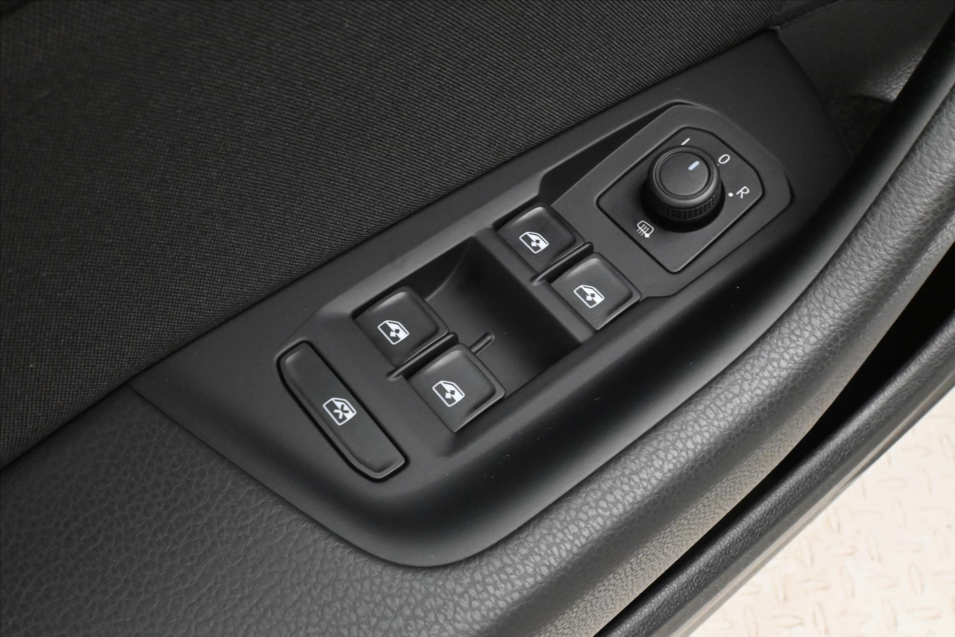Hlavní fotografie vozu Volkswagen Passat 2,0 TDI 110 kW DSG Business Záruka až 5 let (25)