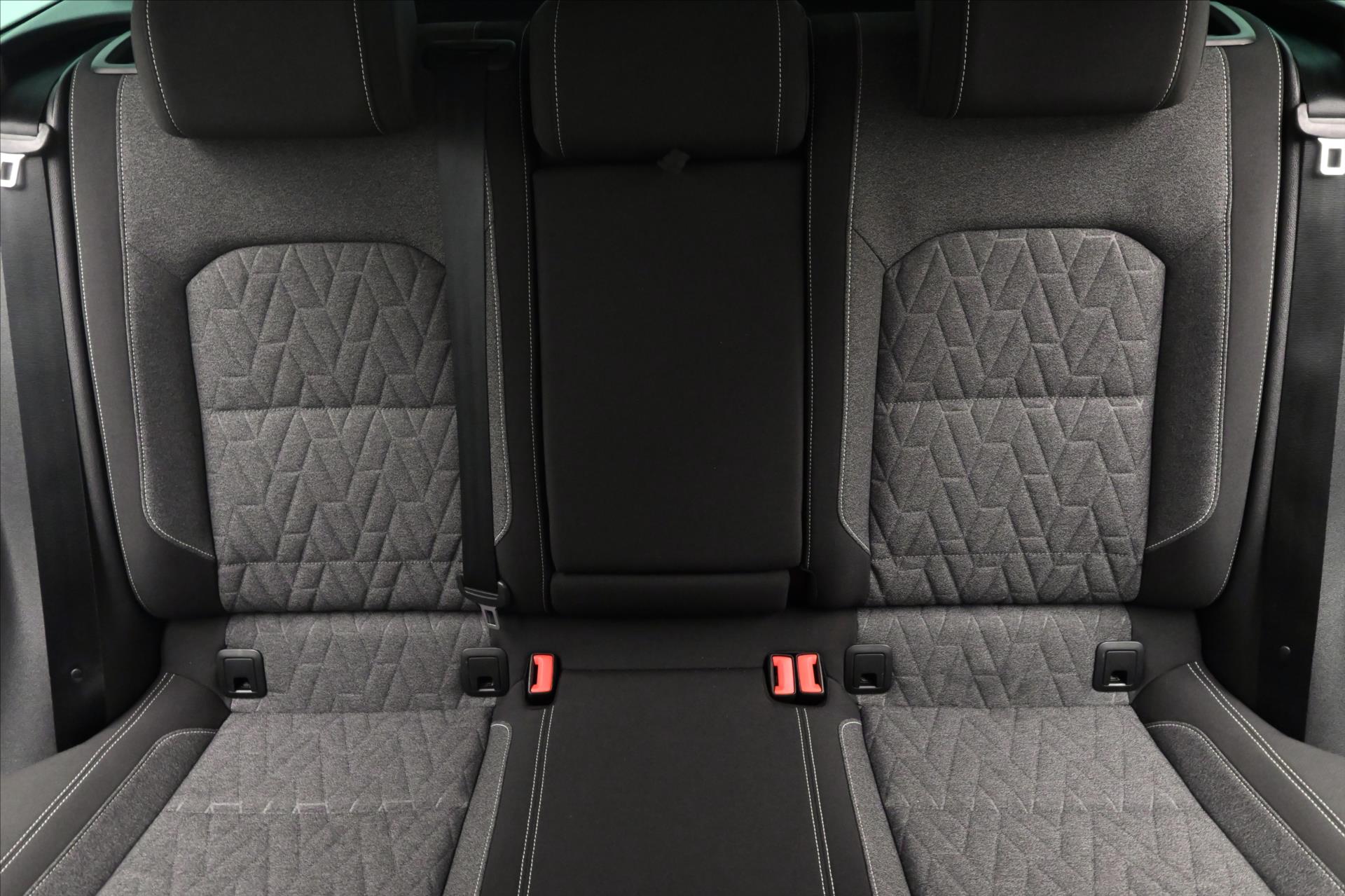 Hlavní fotografie vozu Volkswagen Passat 2,0 TDI 110 kW DSG Business Záruka až 5 let (27)