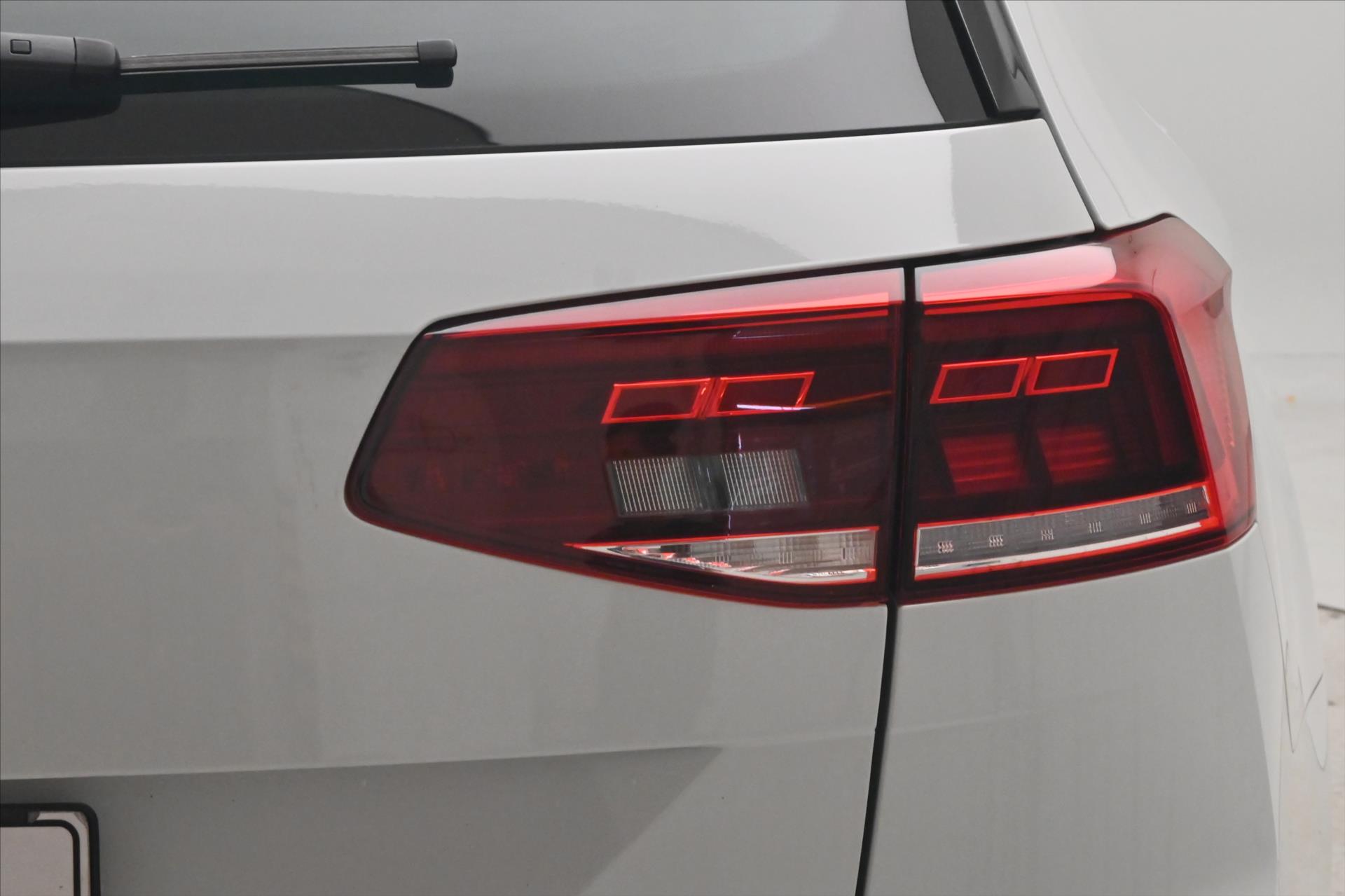 Hlavní fotografie vozu Volkswagen Passat 2,0 TDI 110 kW DSG Business Záruka až 5 let (30)