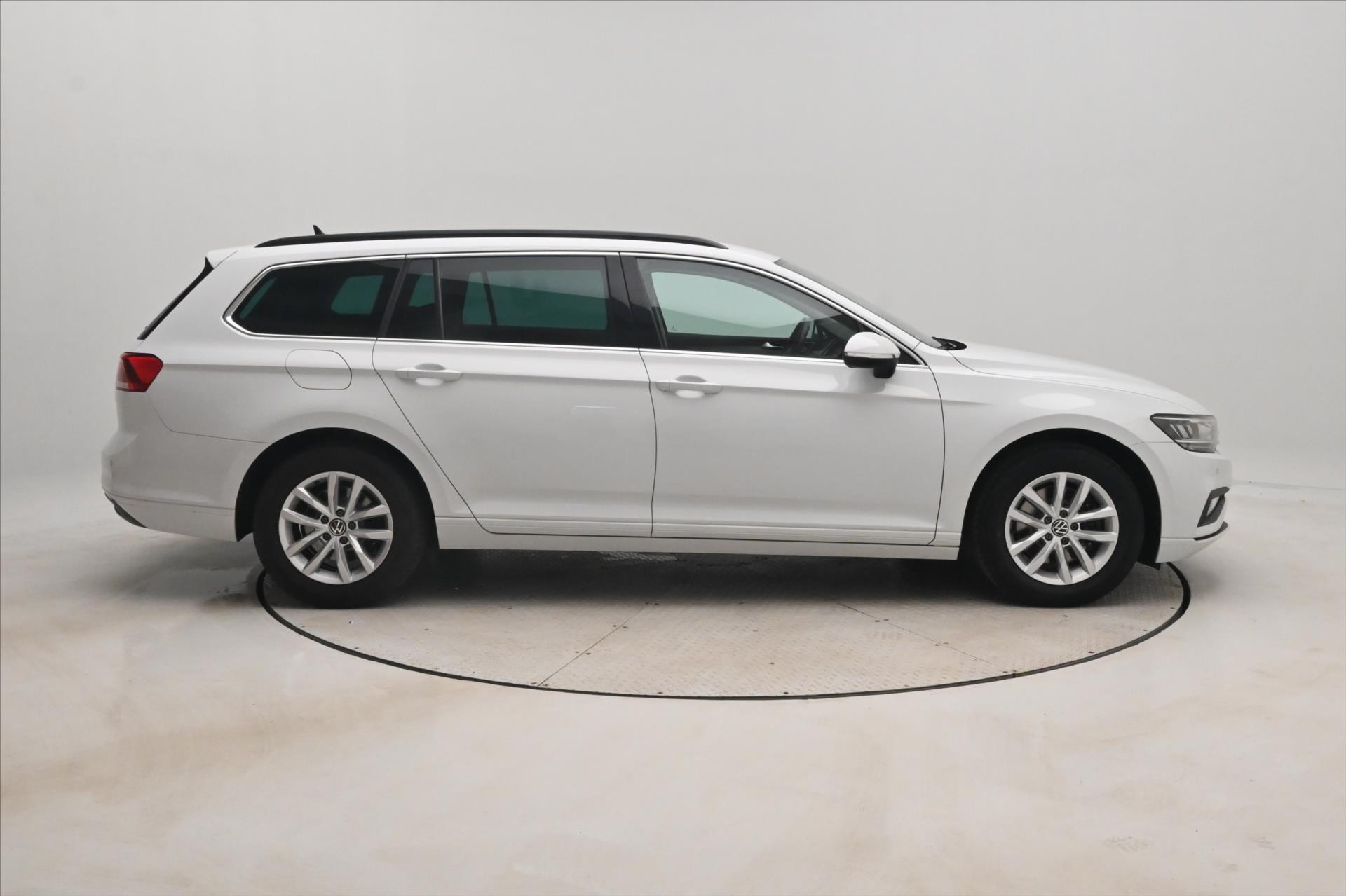 Hlavní fotografie vozu Volkswagen Passat 2,0 TDI 110 kW DSG Business Záruka až 5 let (4)