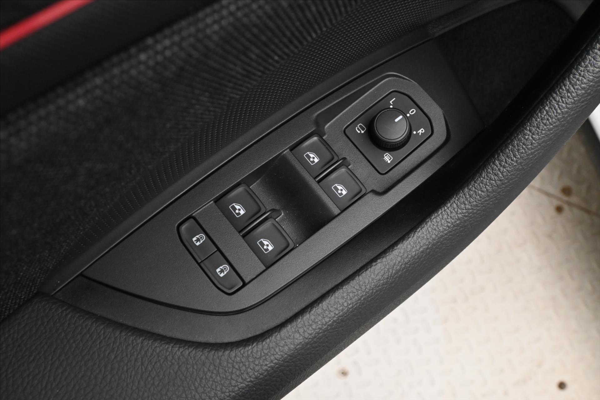 Hlavní fotografie vozu Škoda Kodiaq 1,5 TSI iV 110kW DSG Selection Záruka až 5 let (28)