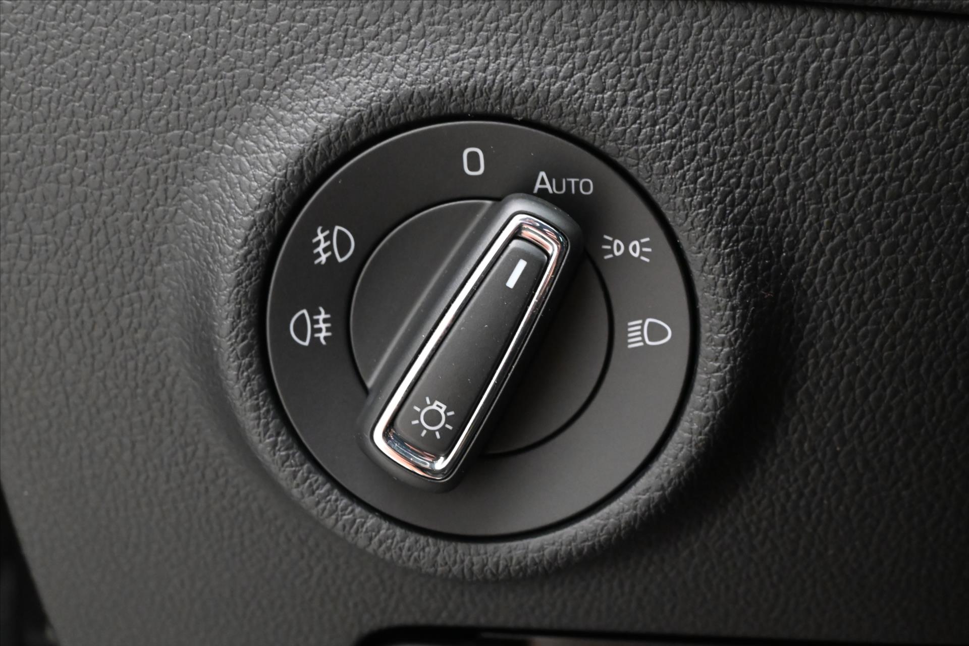 Hlavní fotografie vozu Škoda Superb 2,0 TDI 110kW DSG Style Záruka až 5 let (27)