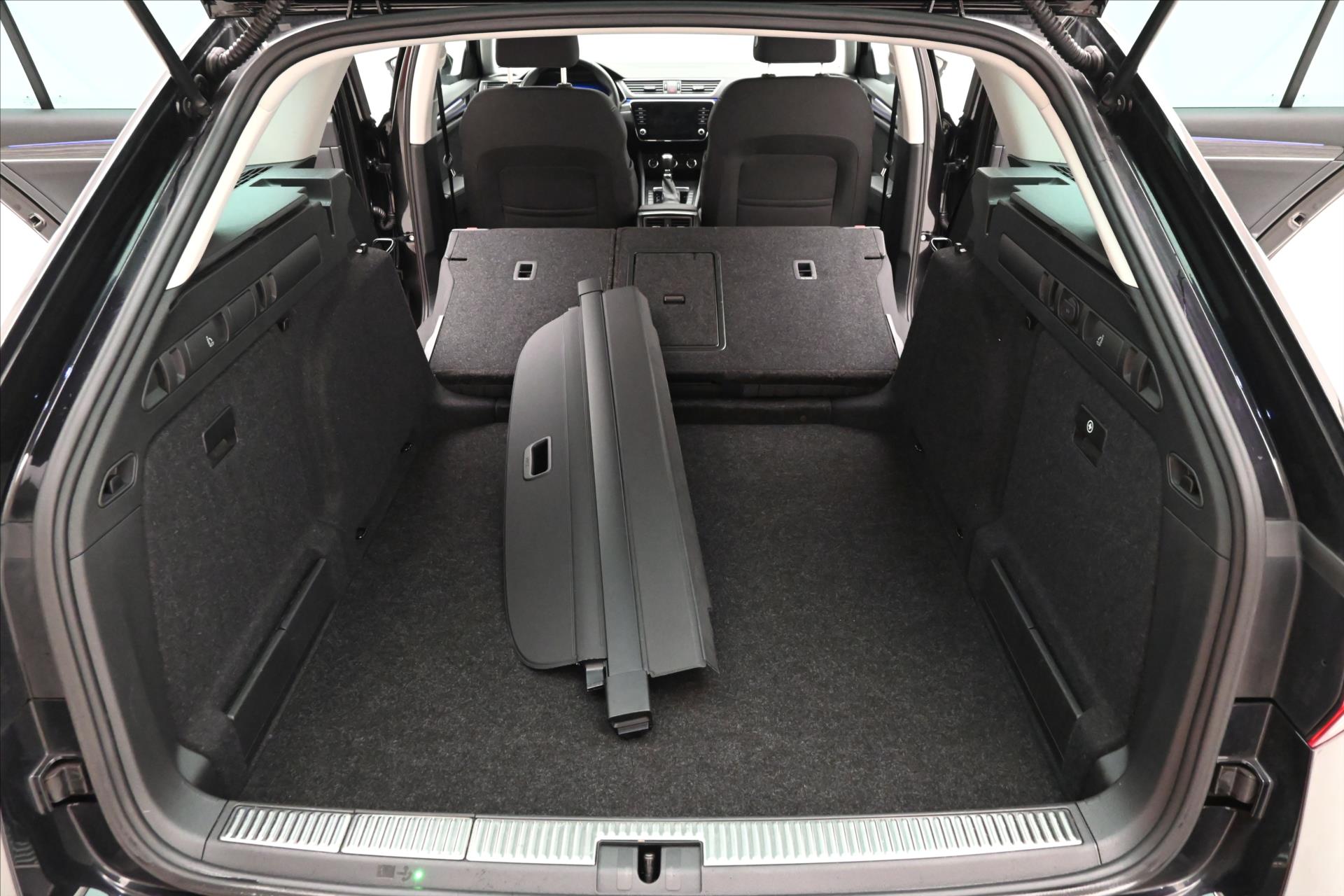 Hlavní fotografie vozu Škoda Superb 1,5 TSI 110 kW DSG Business Záruka až 5 let (11)
