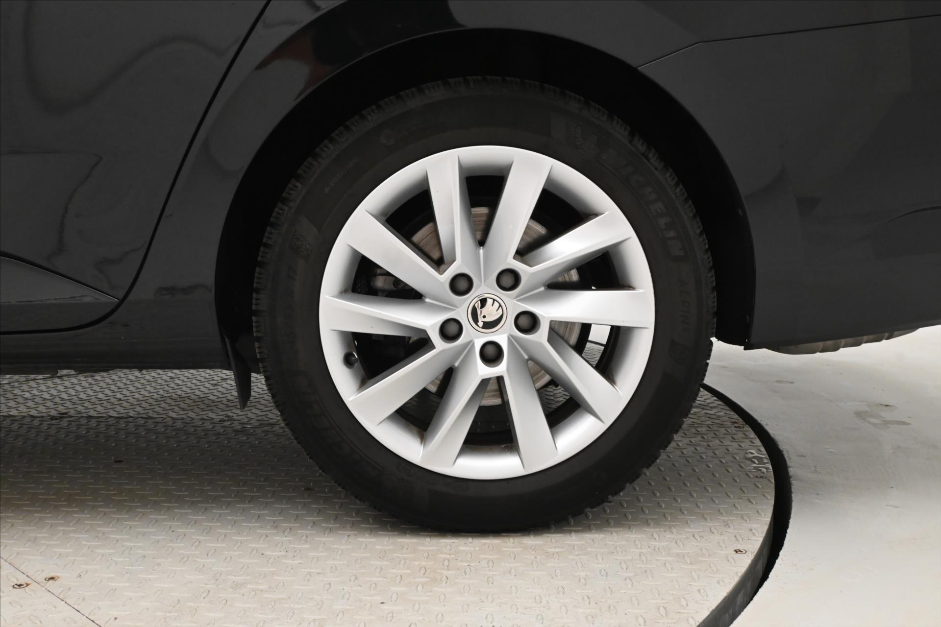 Hlavní fotografie vozu Škoda Superb 1,5 TSI 110 kW DSG Business Záruka až 5 let (32)