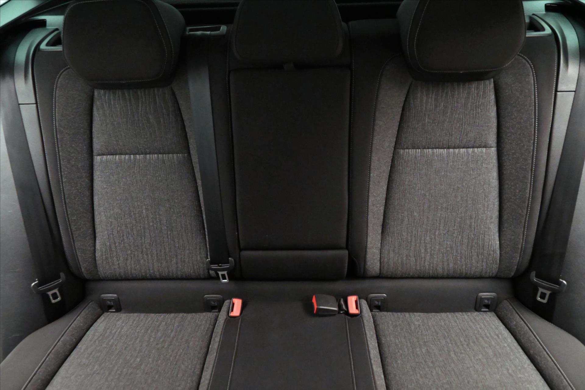 Hlavní fotografie vozu Škoda Karoq 1,5 TSI 110kW Business Záruka až 5 let (27)