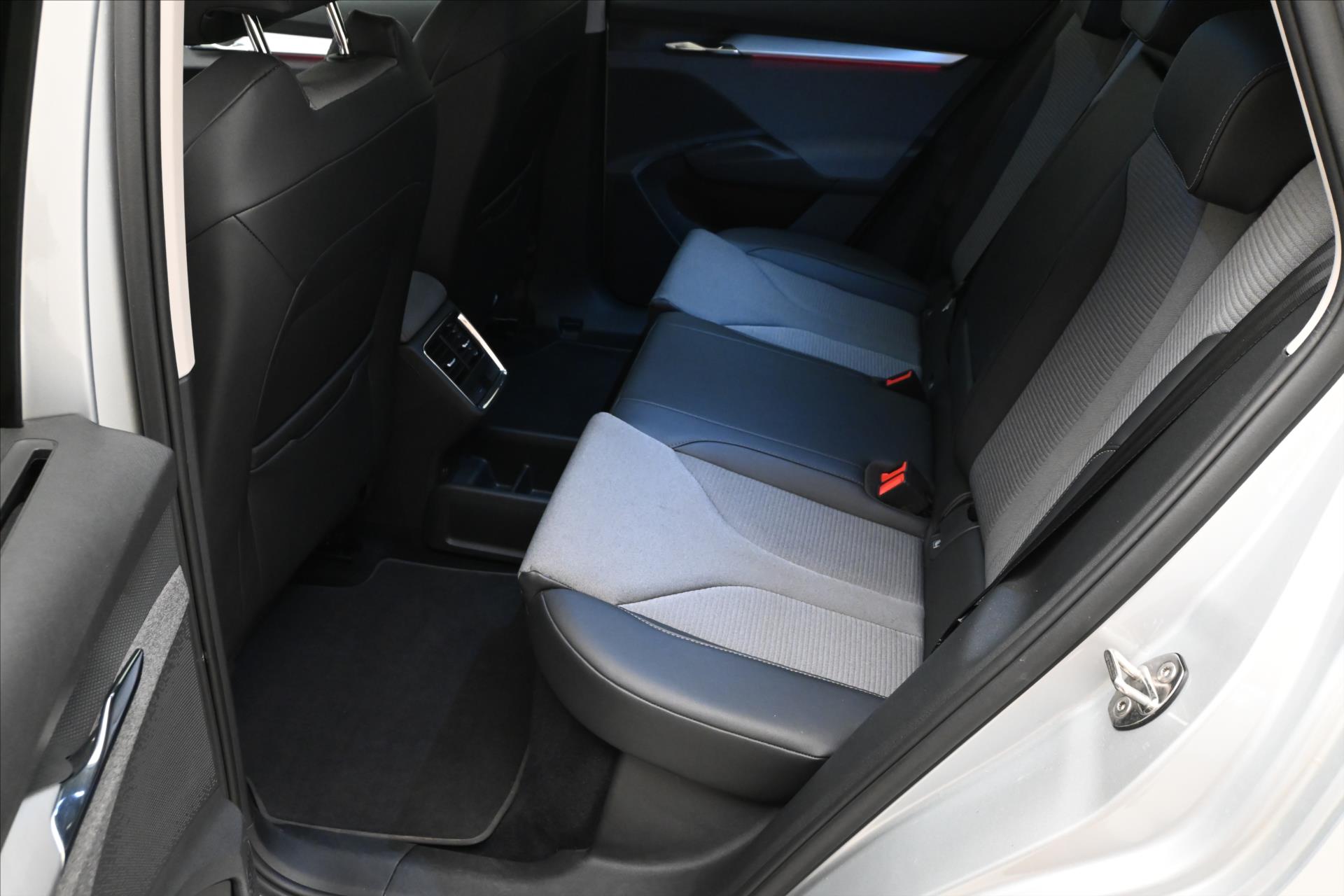 Hlavní fotografie vozu Škoda Enyaq iV 80 150kW 82kW SOH 92% Záruka až 3 roky (14)