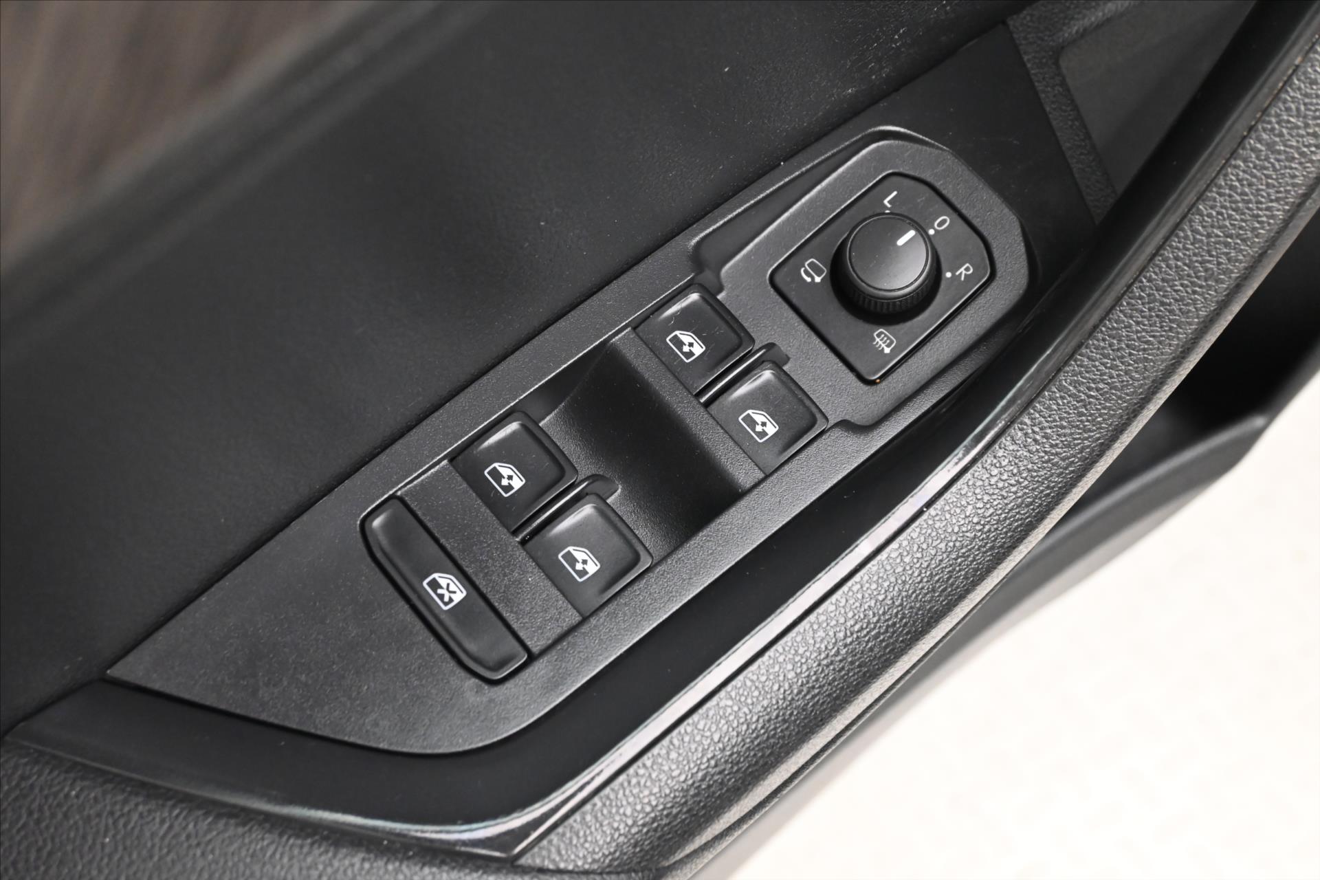 Main photo of the car Skoda Karoq 1.5 TSI 110kW DSG Style Warranty up to 5 years (24)