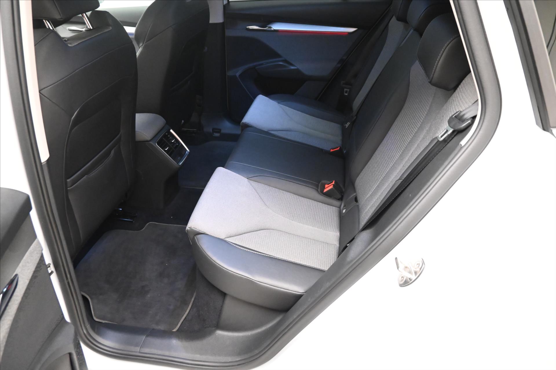 Hlavní fotografie vozu Škoda Enyaq iV 80 150kW 82kWh Záruka až 3 roky (14)
