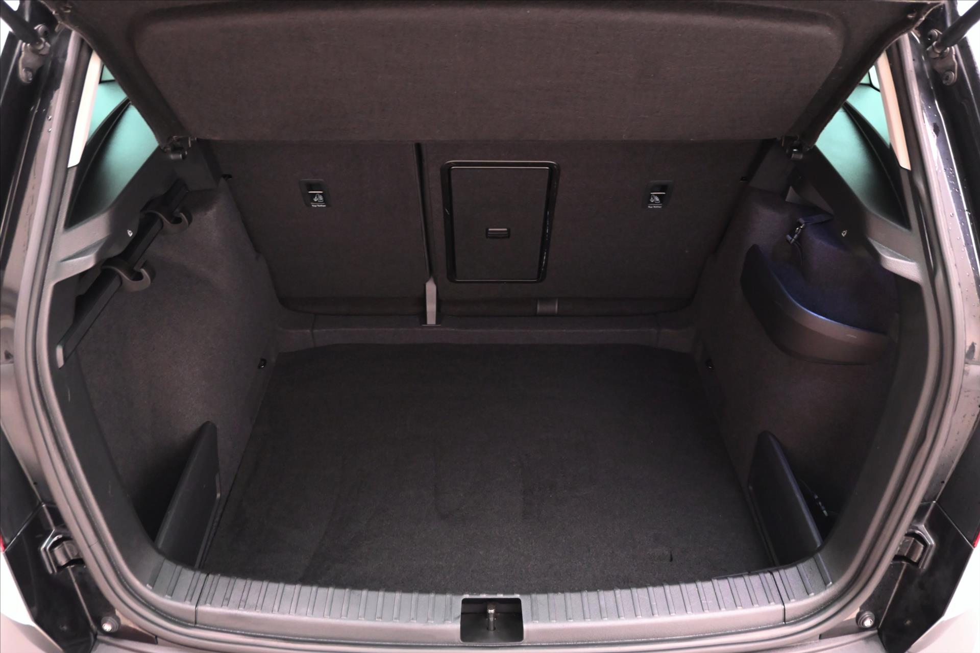 Hlavní fotografie vozu Škoda Karoq 2,0 TDI 85kW DSG Style Záruka až 5 let (10)