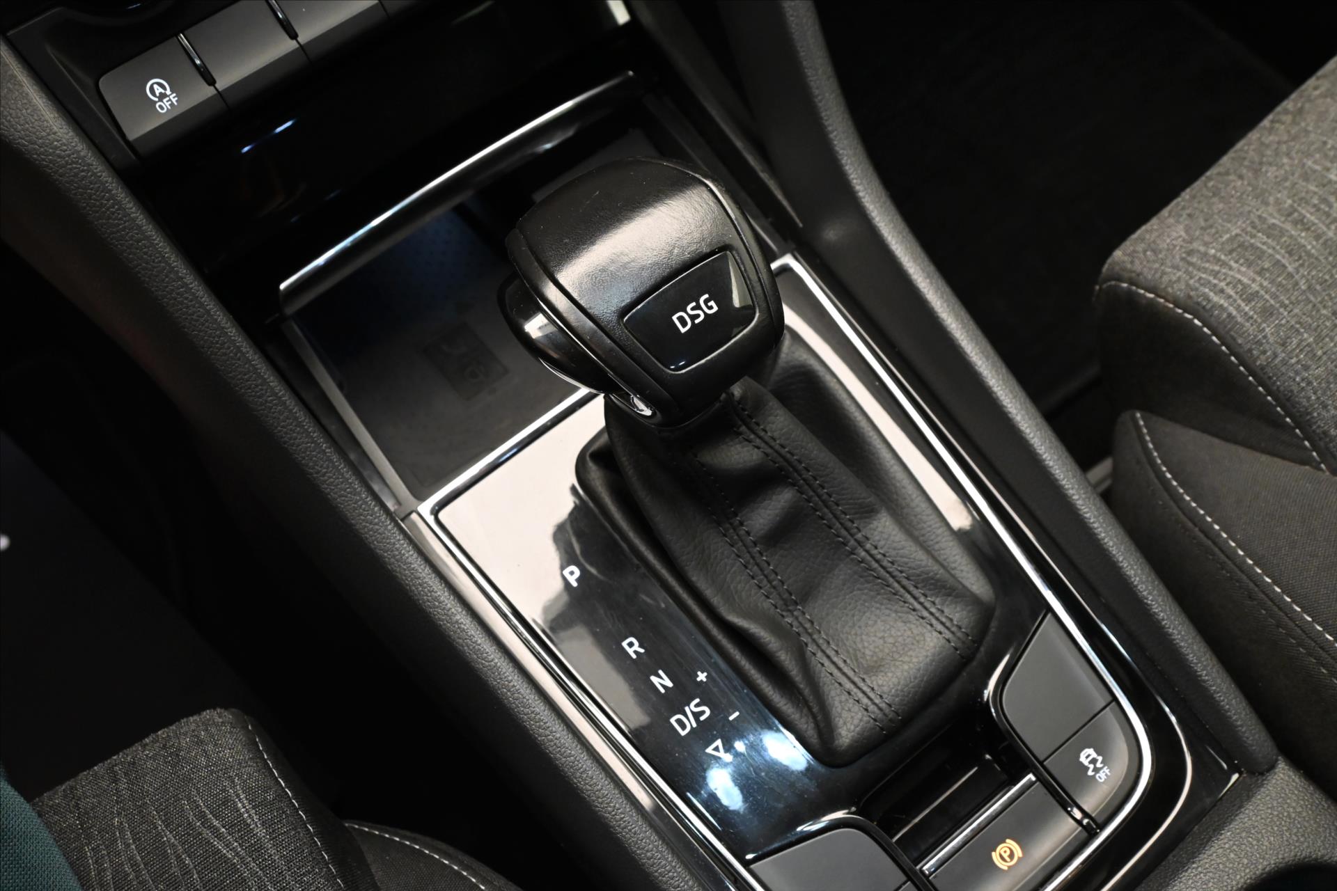 Hlavní fotografie vozu Škoda Karoq 2,0 TDI 85kW DSG Style Záruka až 5 let (21)