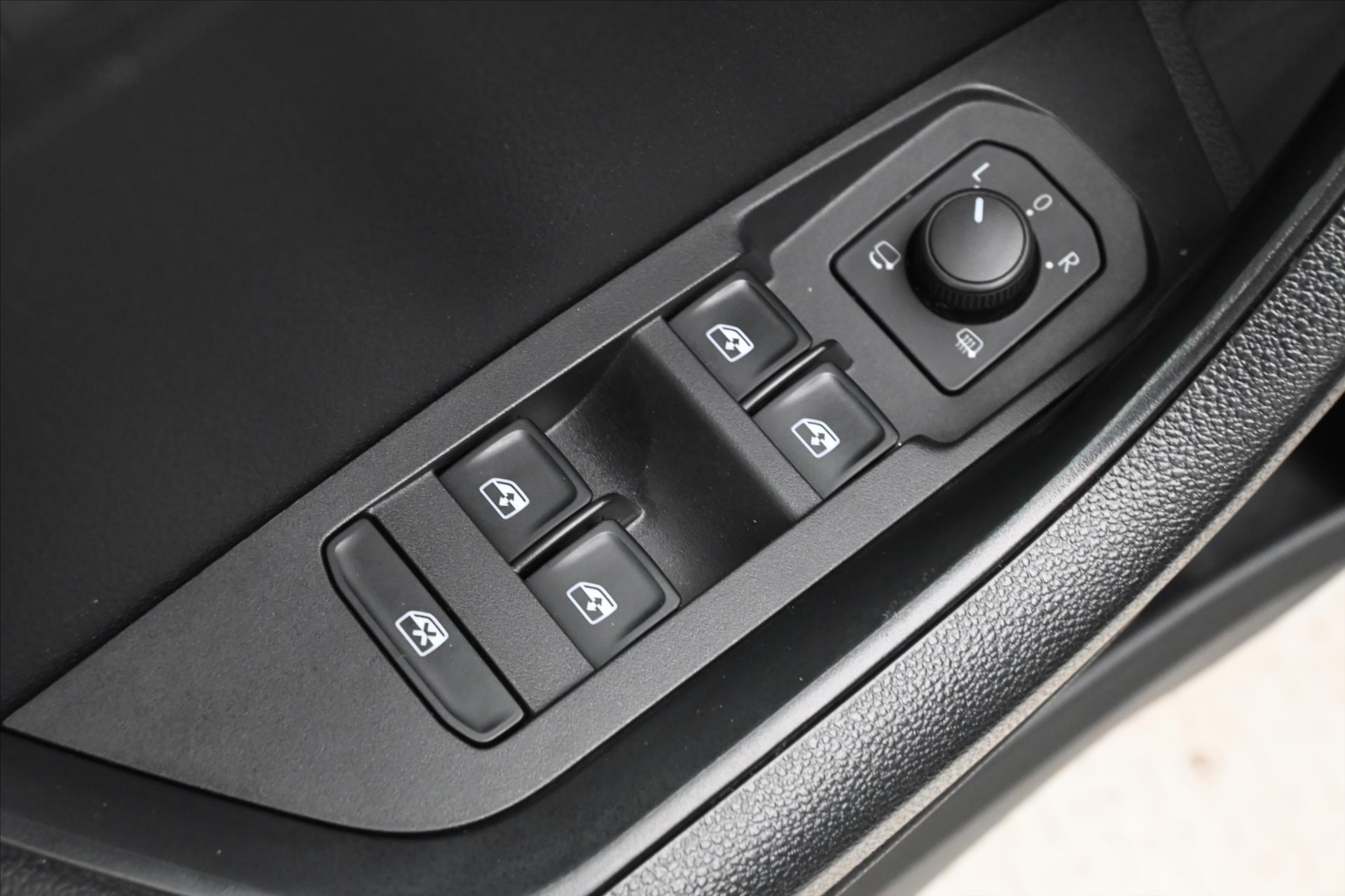 Hlavní fotografie vozu Škoda Karoq 2,0 TDI 85kW DSG Style Záruka až 5 let (24)