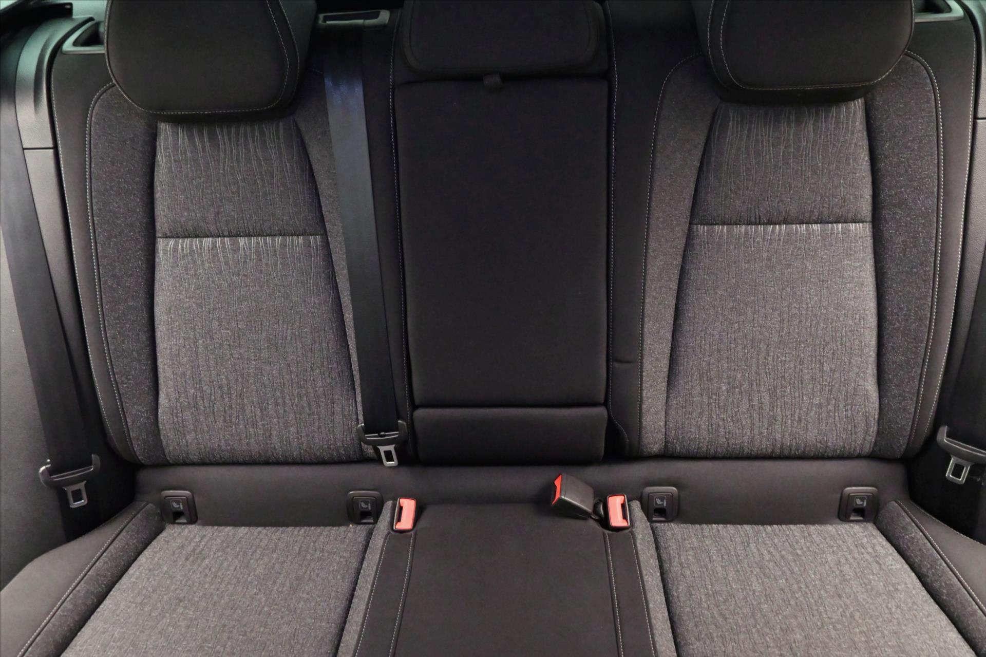 Hlavní fotografie vozu Škoda Karoq 2,0 TDI 85kW DSG Style Záruka až 5 let (26)