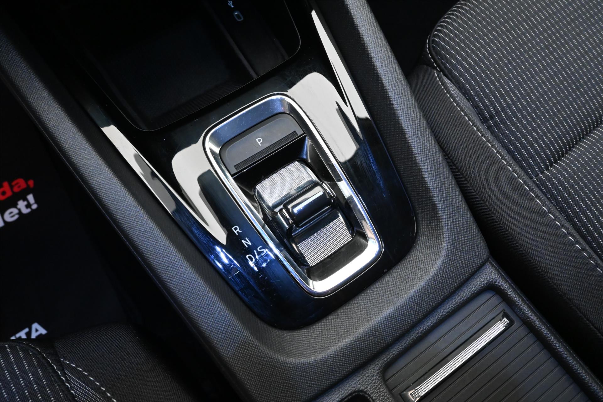 Hlavní fotografie vozu Škoda Octavia 1,4 TSI iV 150kW DSG Style Záruka až 5 let (23)