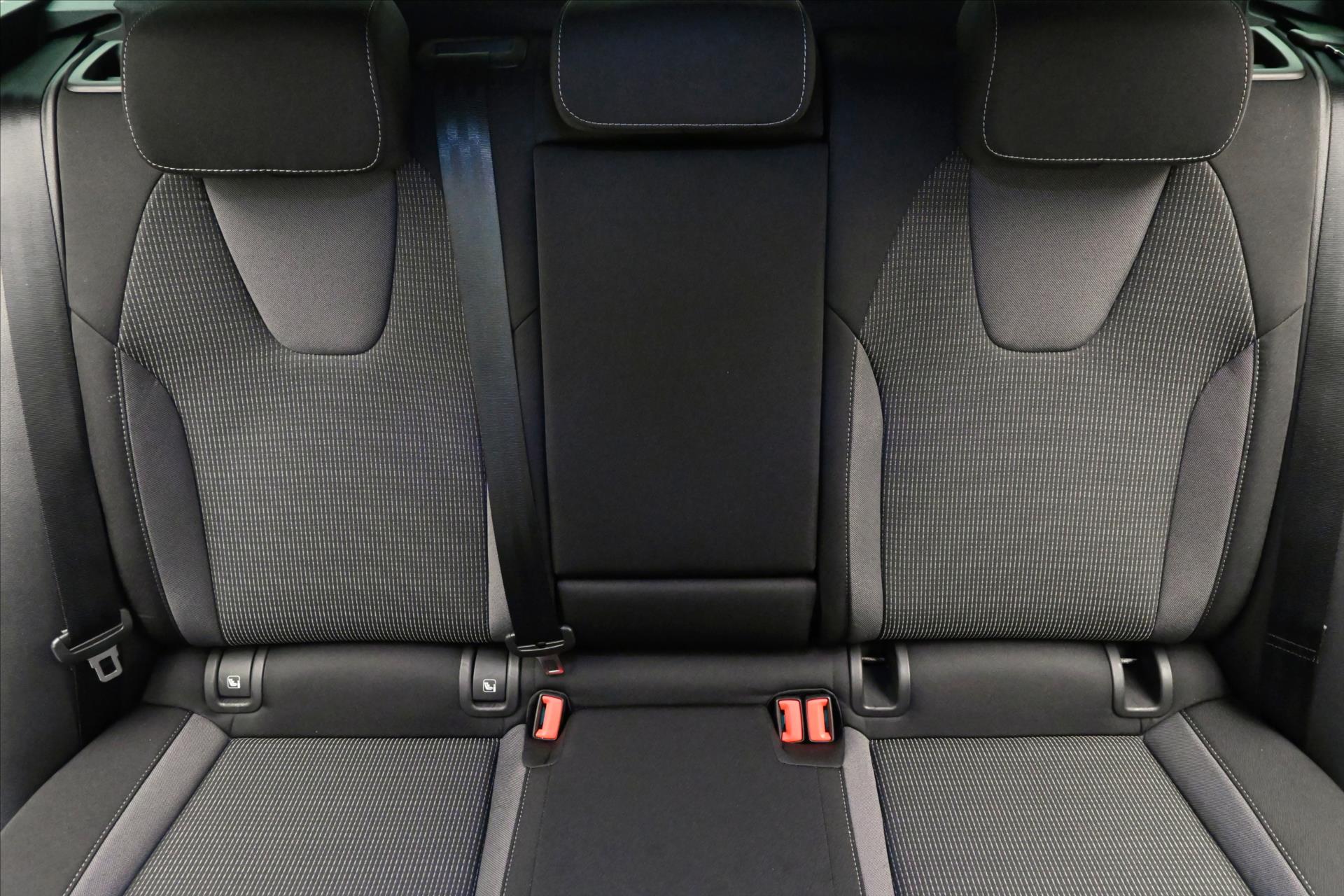 Hlavní fotografie vozu Škoda Octavia 1,4 TSI iV 150kW DSG Style Záruka až 5 let (28)