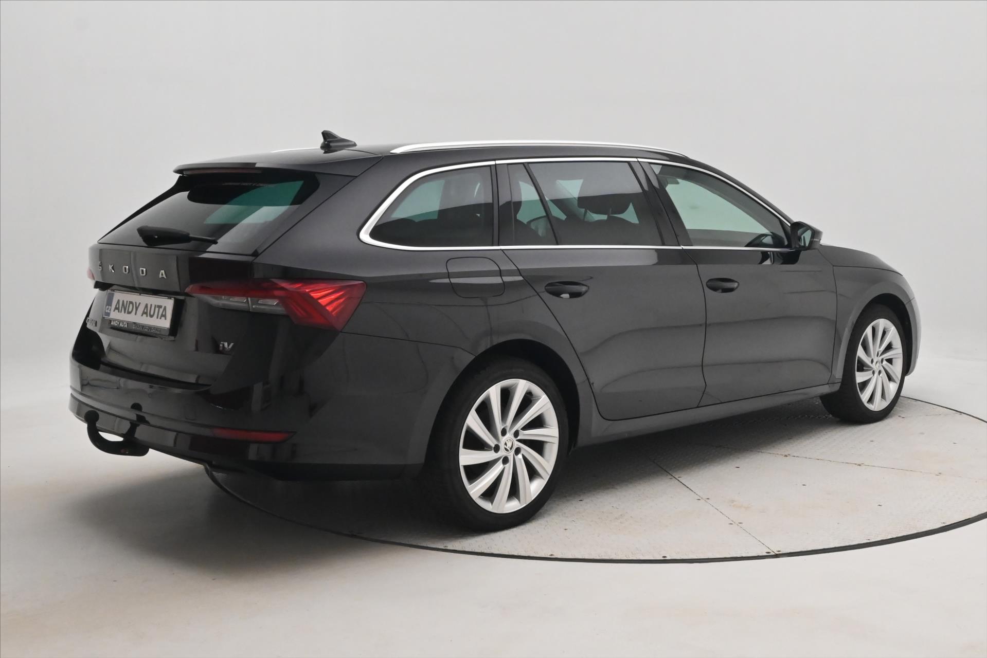 Hlavní fotografie vozu Škoda Octavia 1,4 TSI iV 150kW DSG Style Záruka až 5 let (6)
