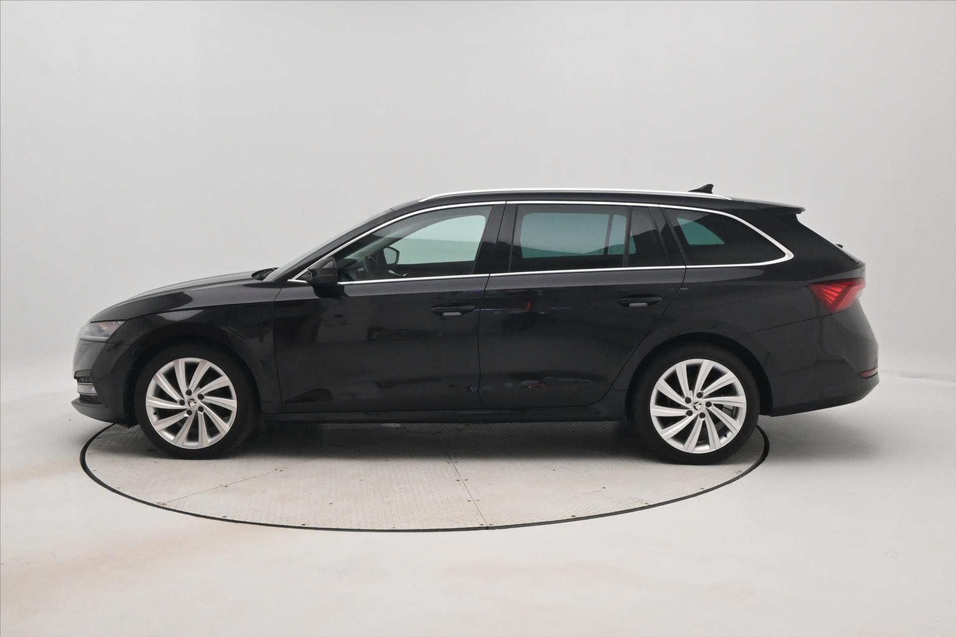 Hlavní fotografie vozu Škoda Octavia 1,4 TSI iV 150kW DSG Style Záruka až 5 let (9)