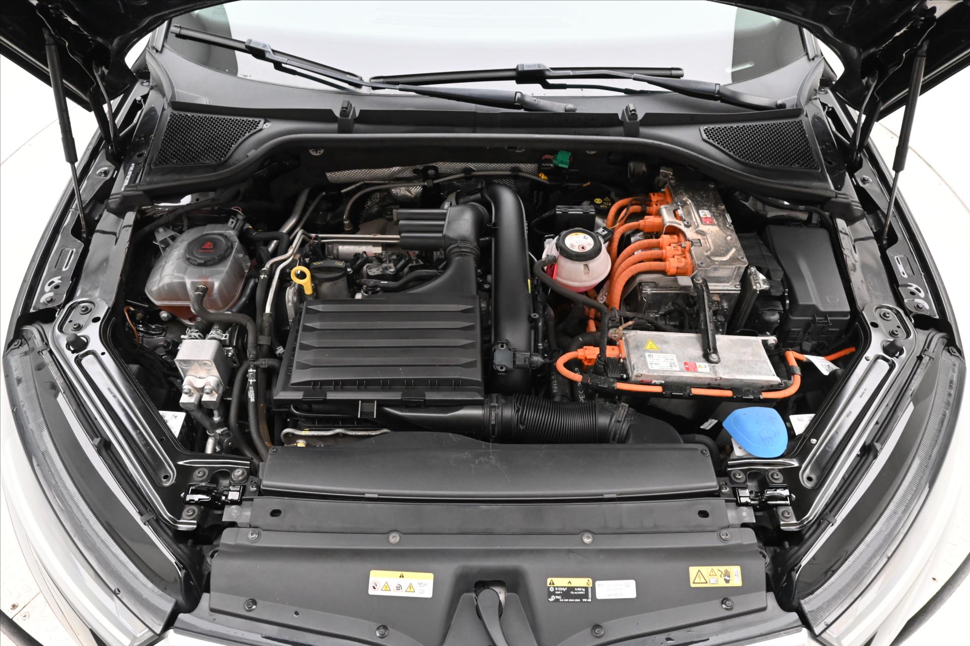 Hlavní fotografie vozu Škoda Octavia 1,4 TSI iV 150kW DSG Style Záruka až 5 let (10)