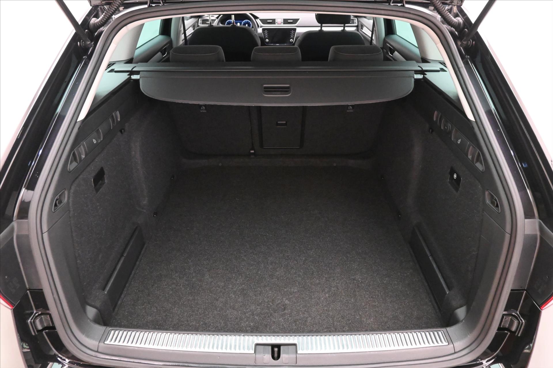 Hlavní fotografie vozu Škoda Superb 2,0 TDI 110kW DSG Clever Záruka až 5 let (10)