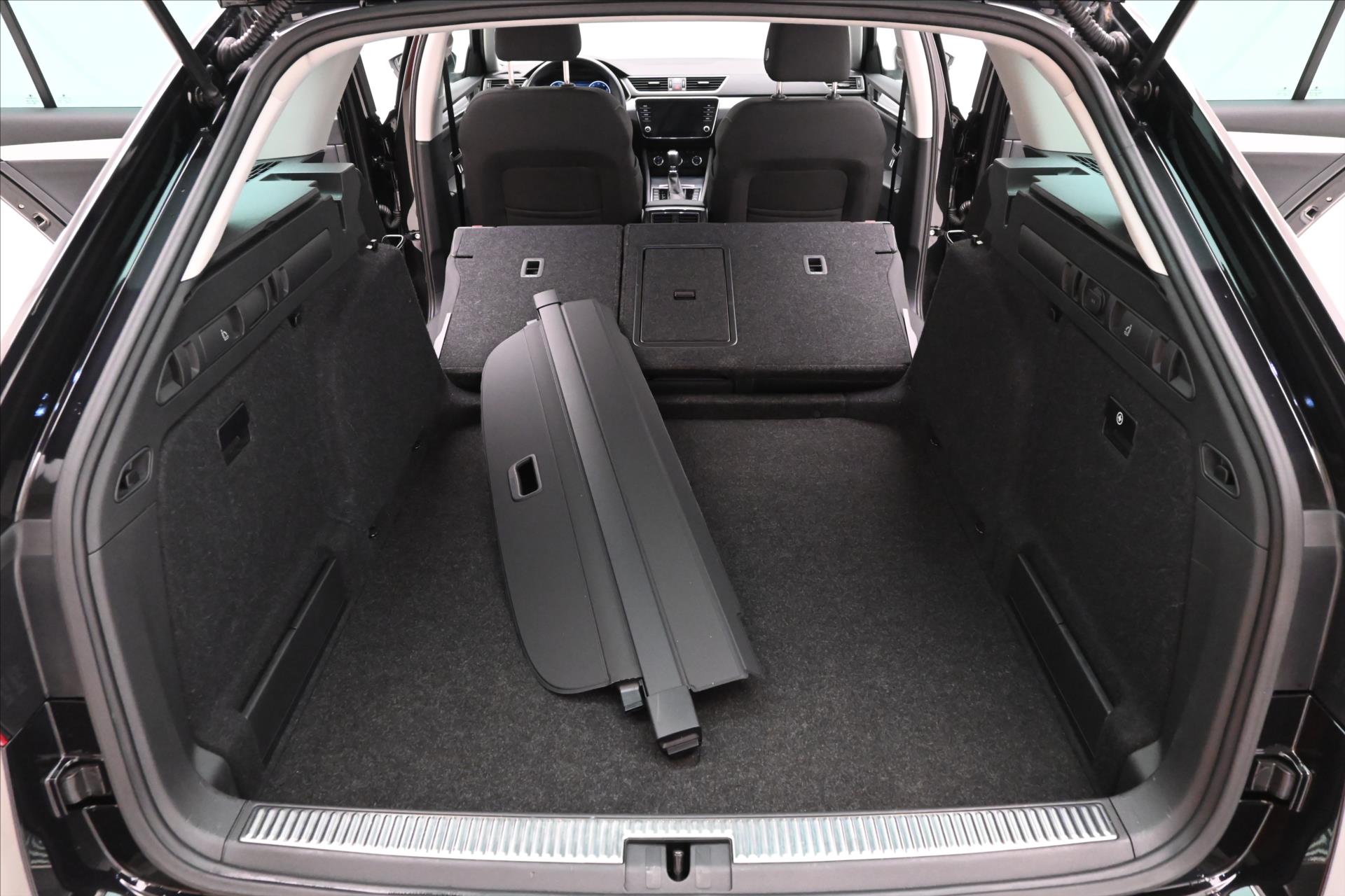 Hlavní fotografie vozu Škoda Superb 2,0 TDI 110kW DSG Clever Záruka až 5 let (11)