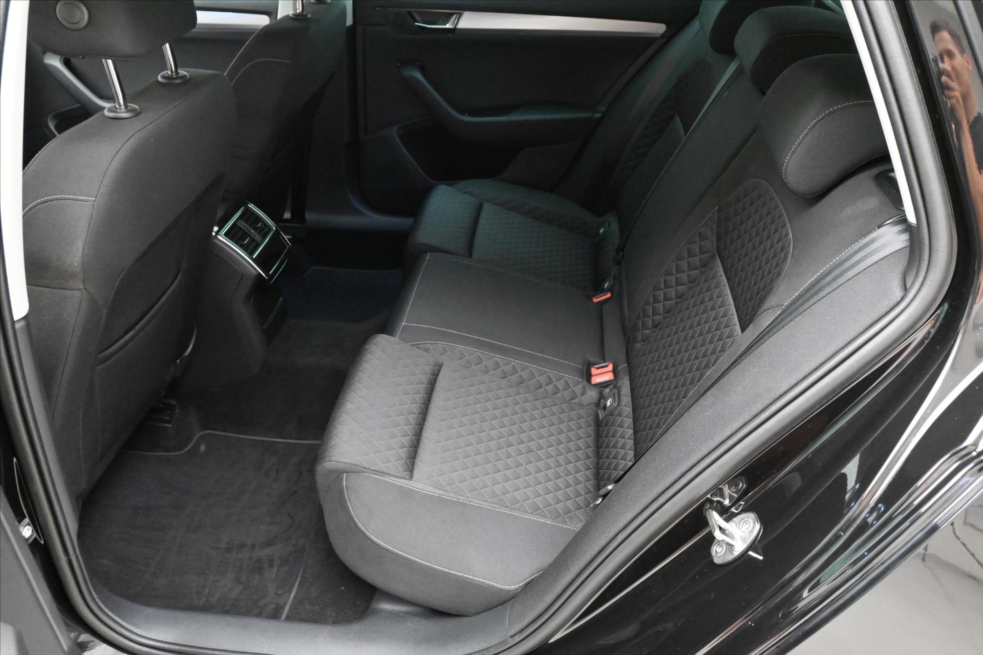 Hlavní fotografie vozu Škoda Superb 2,0 TDI 110kW DSG Clever Záruka až 5 let (14)