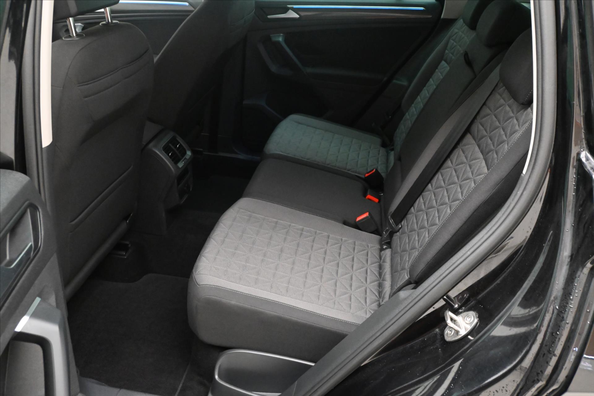 Hlavní fotografie vozu Volkswagen Tiguan 2,0 TDI 110kW DSG Life Záruka až 5 let (14)