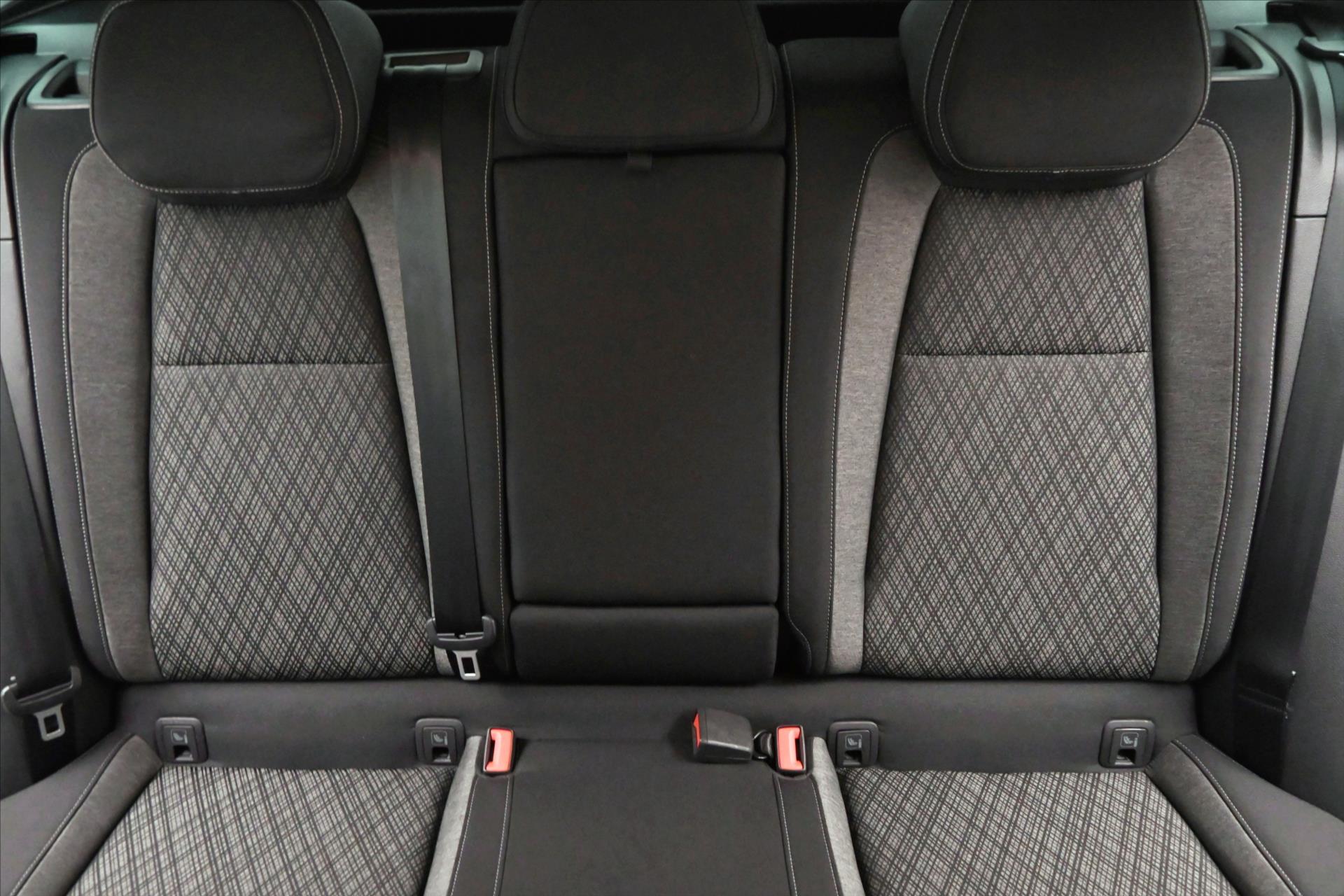 Hlavní fotografie vozu Škoda Karoq 2,0 TDI 110kW DSG 4x4 STYLE Záruka až 5 let (28)