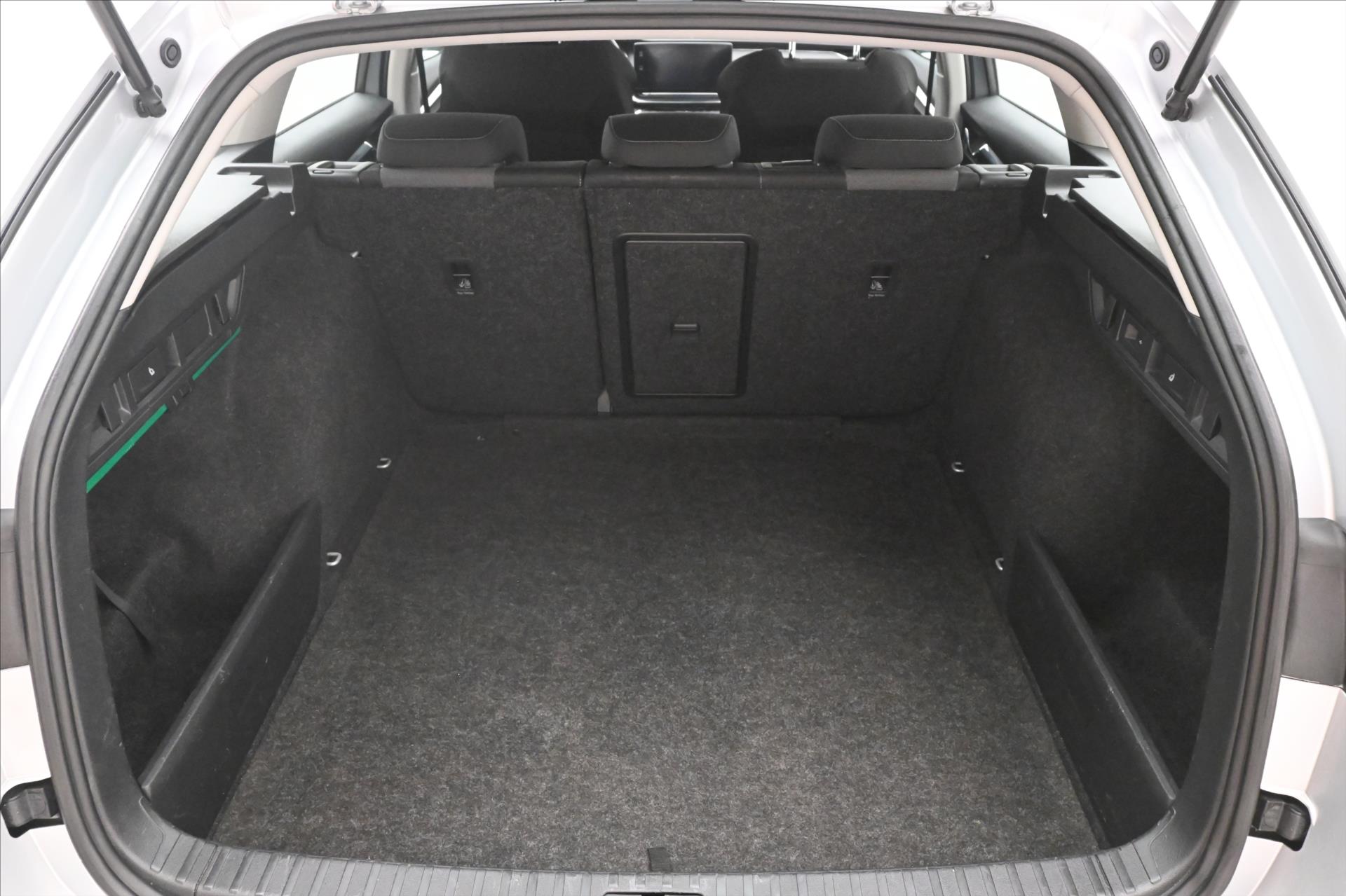 Main photo of the car Skoda Octavia 2.0 TDI 110kW DSG Style Warranty up to 5 years (11)