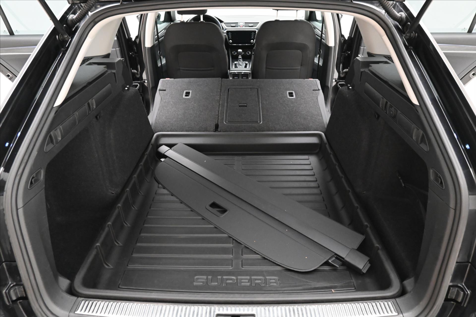 Main photo of the car Skoda Superb 2.0 TDI 110kW DSG Style Warranty up to 5 years (12)