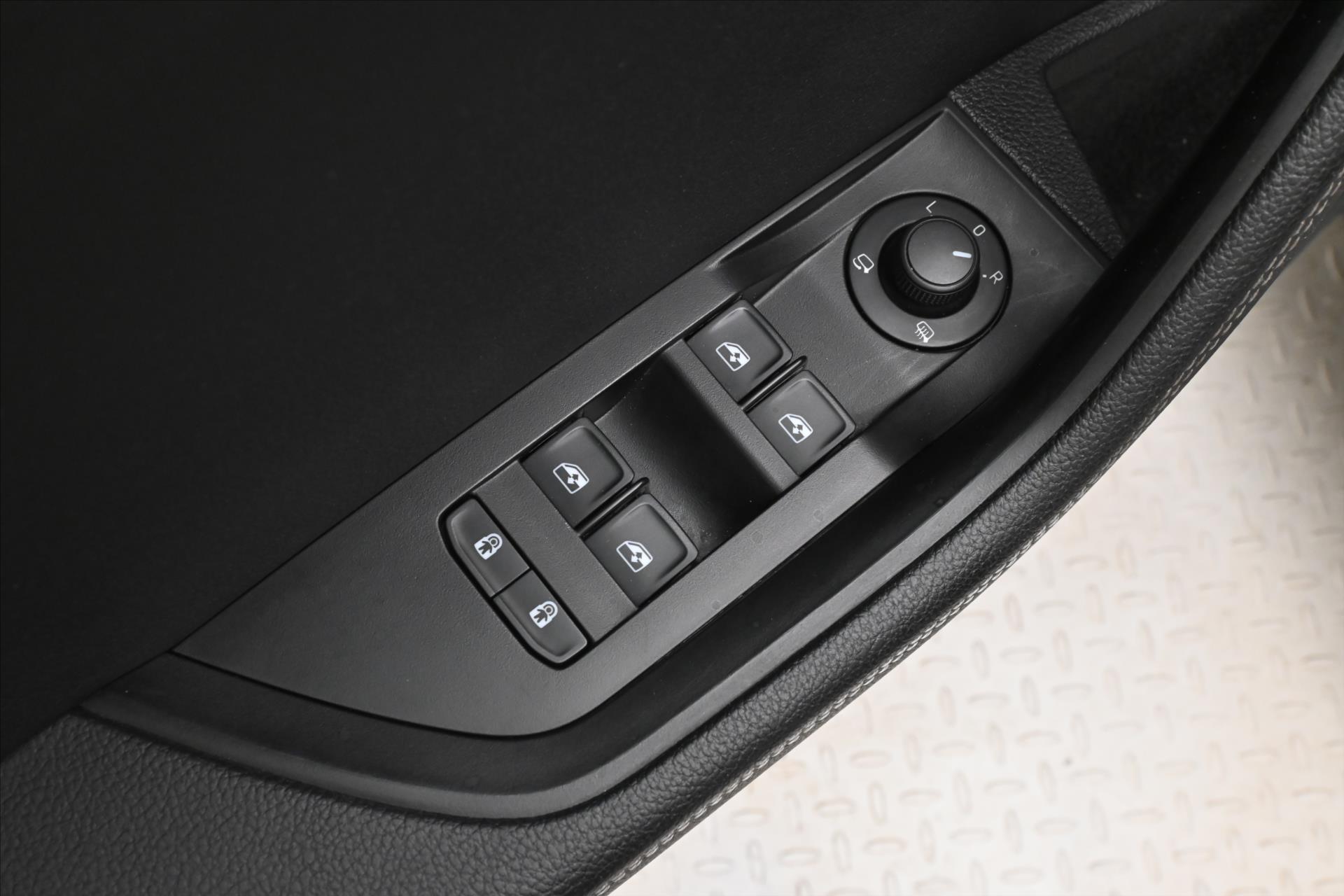 Main photo of the car Skoda Superb 2.0 TDI 110kW DSG Style Warranty up to 5 years (27)