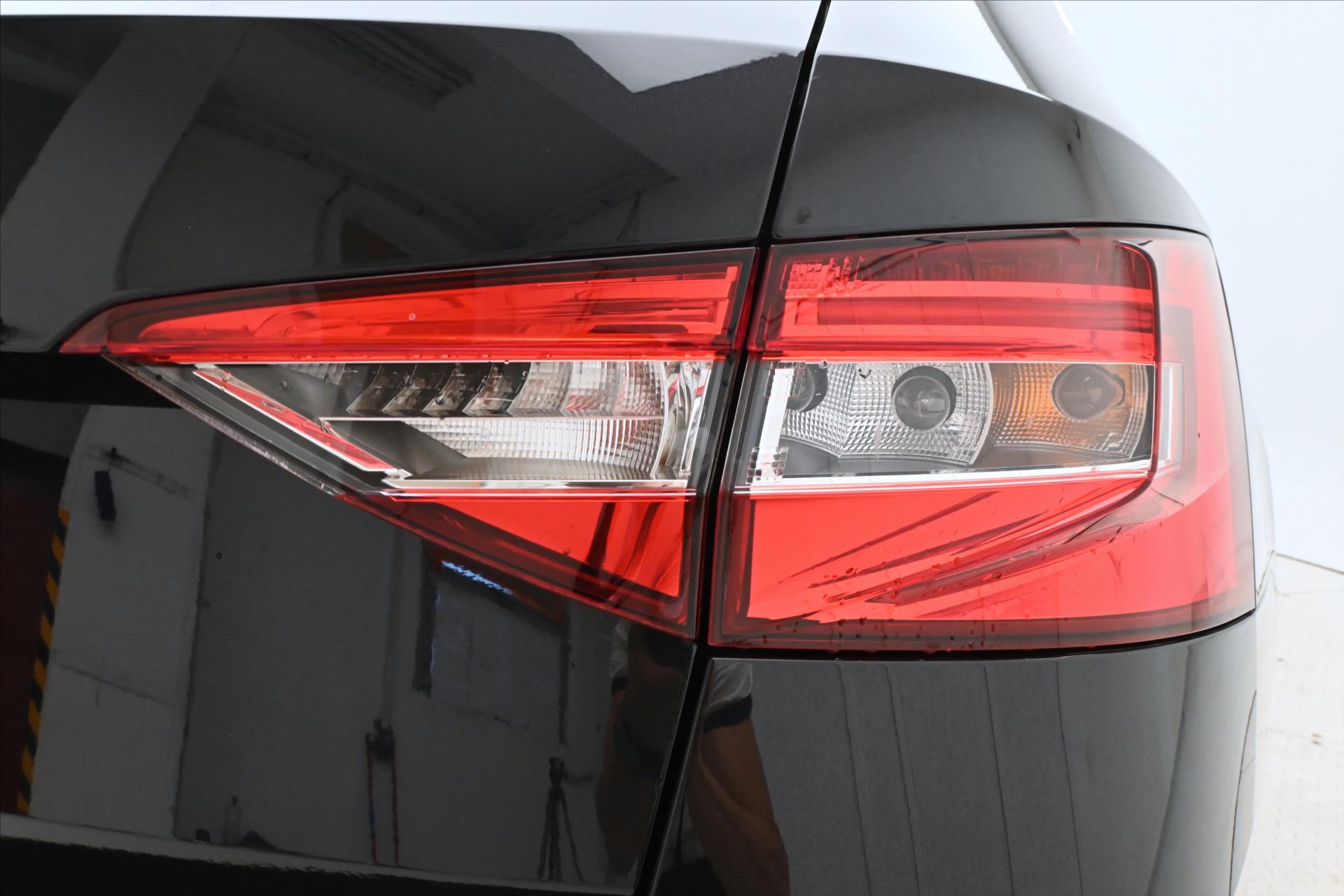 Main photo of the car Skoda Superb 2.0 TDI 110kW DSG Style Warranty up to 5 years (31)