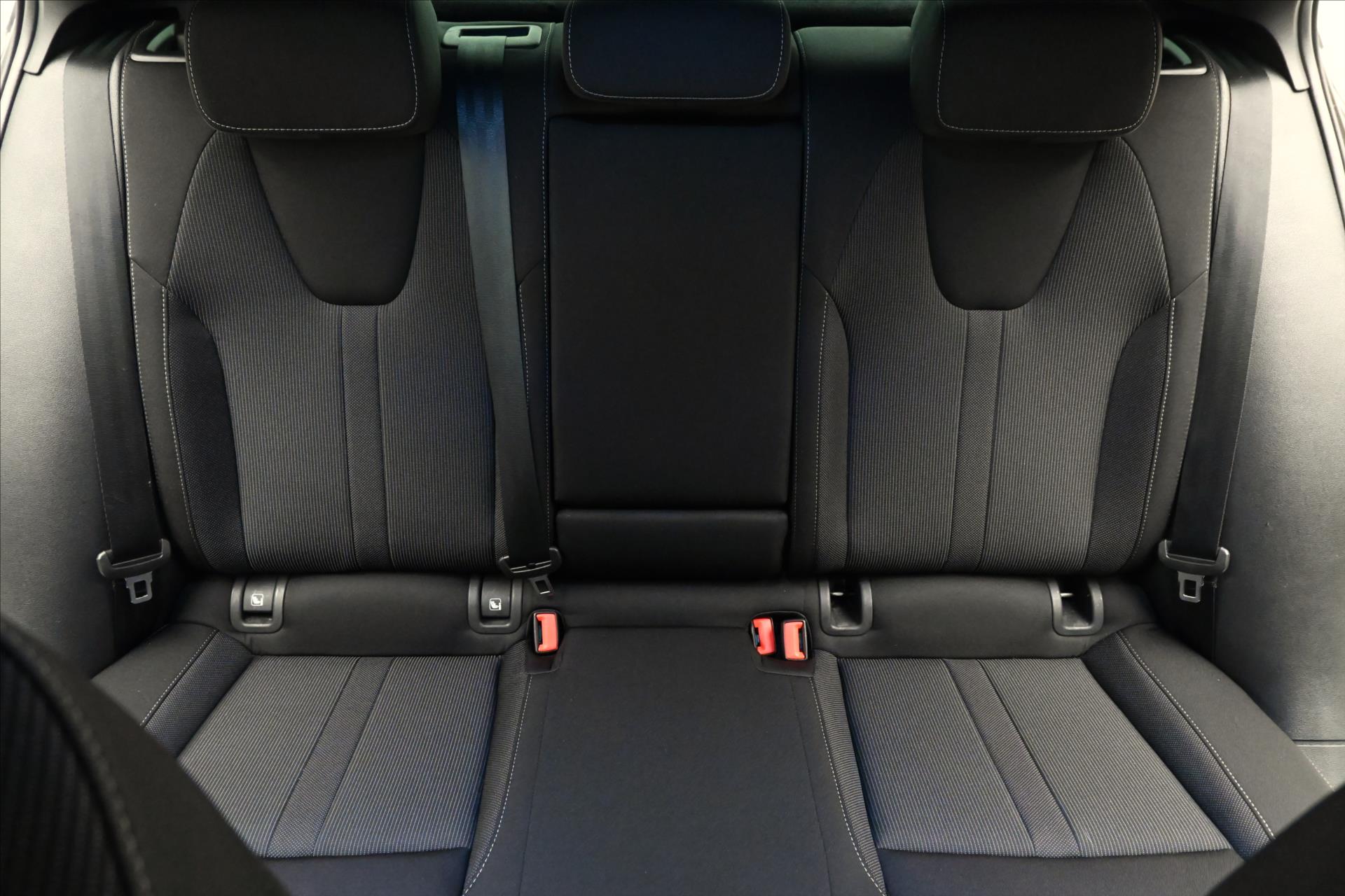 Hlavní fotografie vozu Škoda Octavia 1,5 TSI 110 kW Ambition Záruka až 5 let (28)